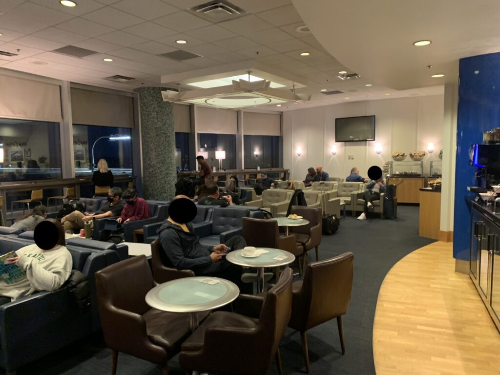 Flying Business reviews the British Airways OneWorld lounge at S-Gates in Seattle's Tacoma Airport, Washington. 