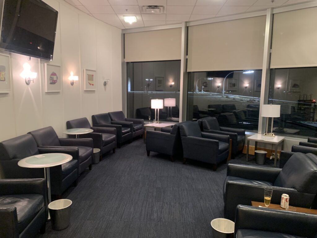 Flying Business reviews the British Airways OneWorld lounge at S-Gates in Seattle's Tacoma Airport, Washington. 