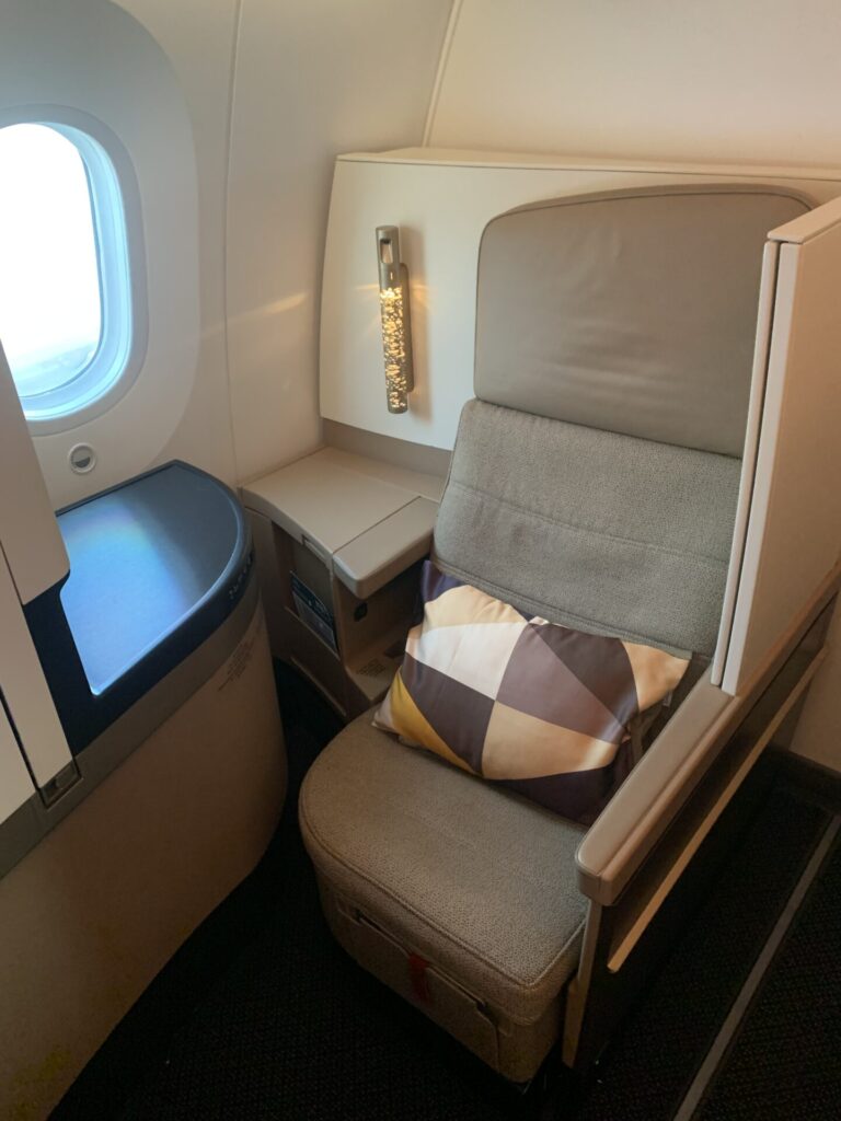 Neil Scrivener reviews a flight from Dublin to Abu Dhabi with Etihad on the EY42 787-9 in Business Class. 