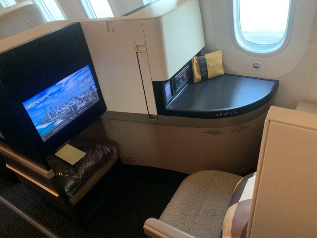 Neil Scrivener reviews a flight from Dublin to Abu Dhabi with Etihad on the EY42 787-9 in Business Class. 