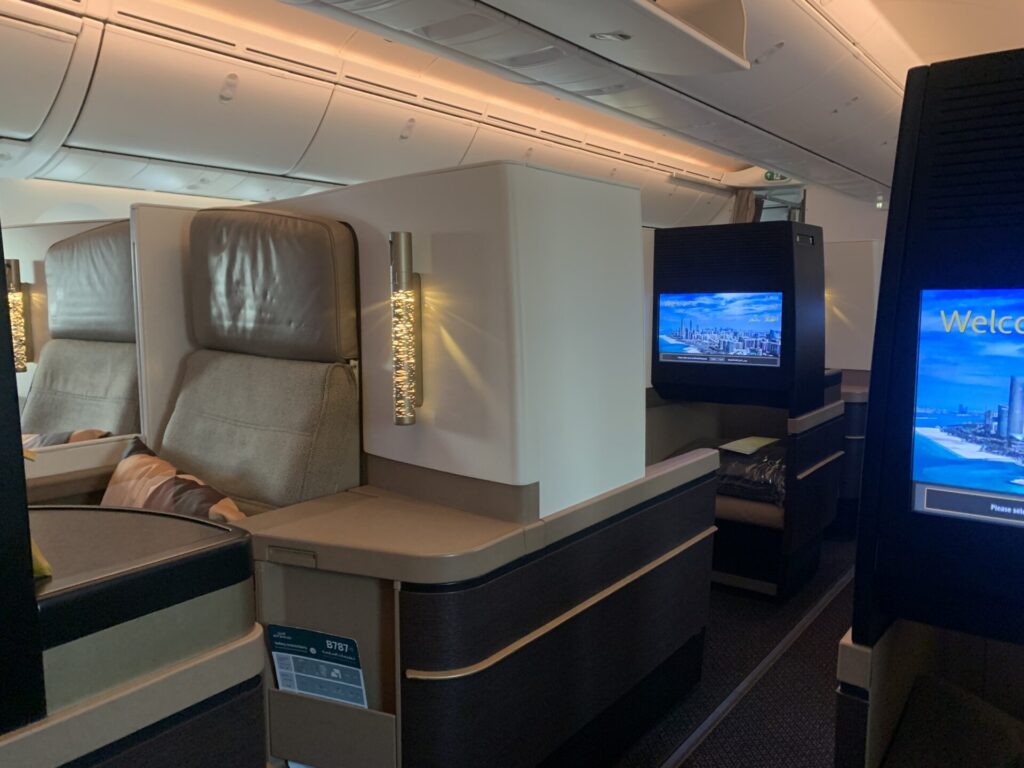 Neil Scrivener reviews a flight from Dublin to Abu Dhabi with Etihad on the EY42 787-9 in Business Class. 