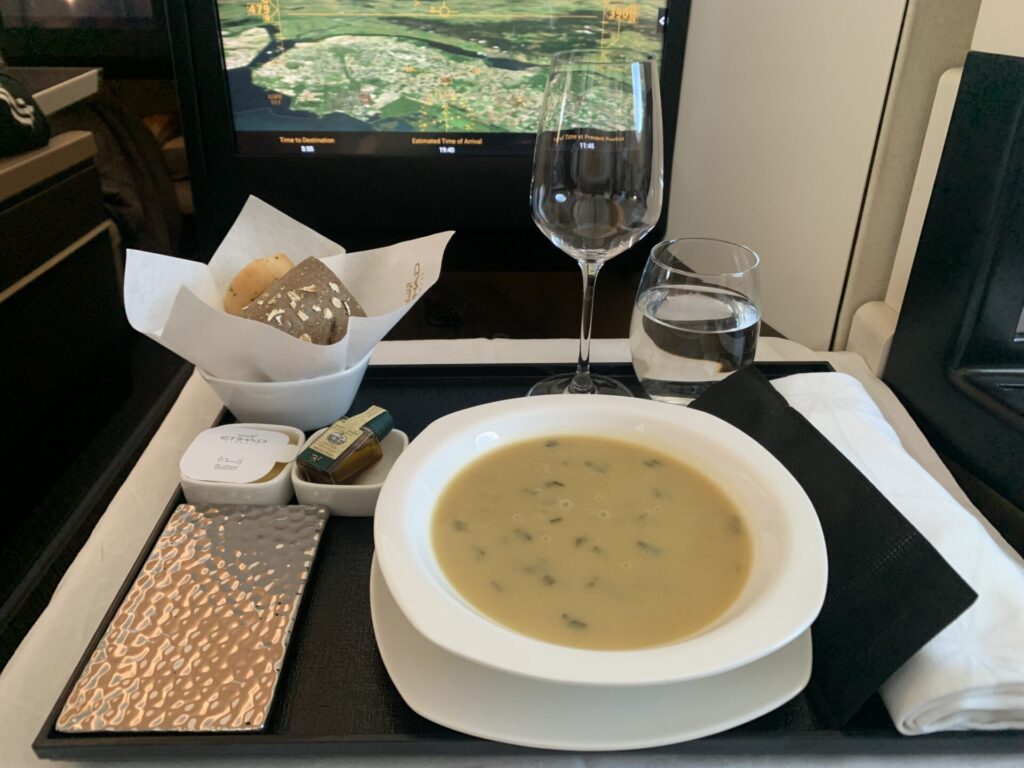 Neil Scrivener reviews a flight from Dublin to Abu Dhabi with Etihad on the EY42 787-9 in Business Class. 