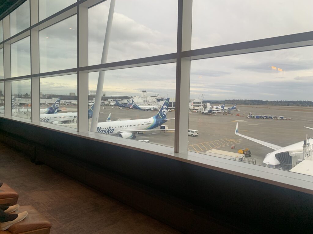 Flying Business reviews the Alaska Airlines Lounge in Seattle's Tacoma Airport in the North Satellite - N-Gates.  