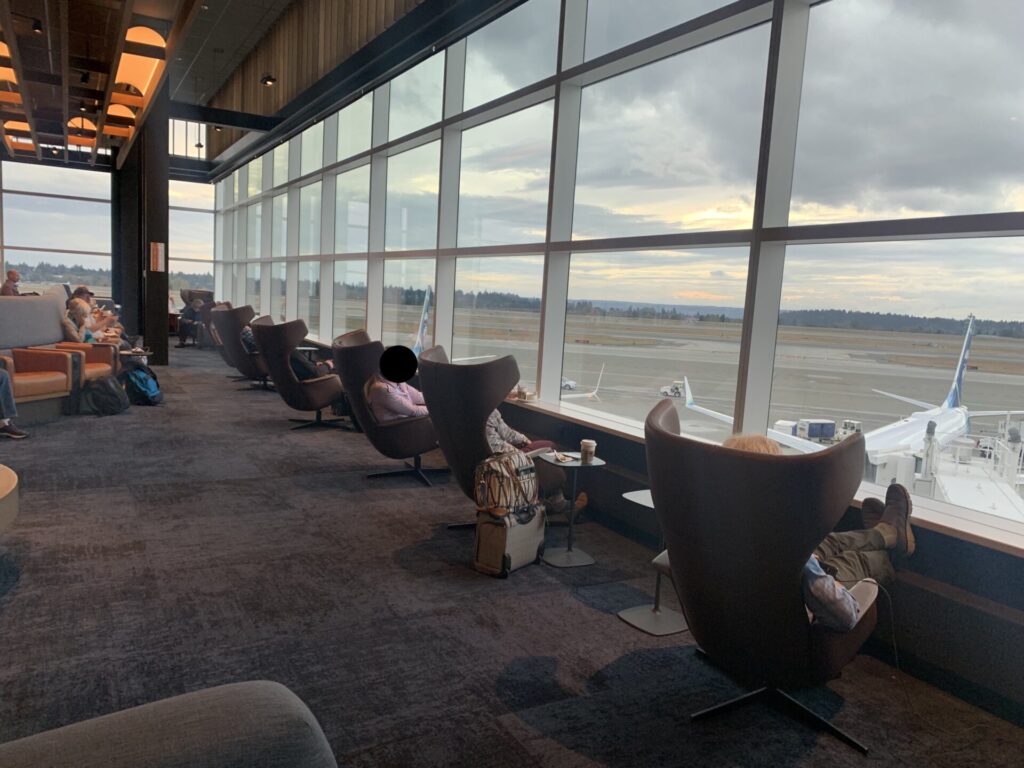 Flying Business reviews the Alaska Airlines Lounge in Seattle's Tacoma Airport in the North Satellite - N-Gates.  