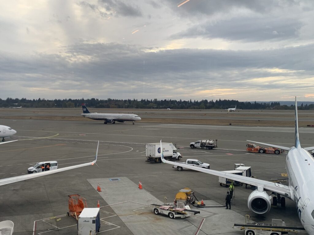 Flying Business reviews the Alaska Airlines Lounge in Seattle's Tacoma Airport in the North Satellite - N-Gates.  