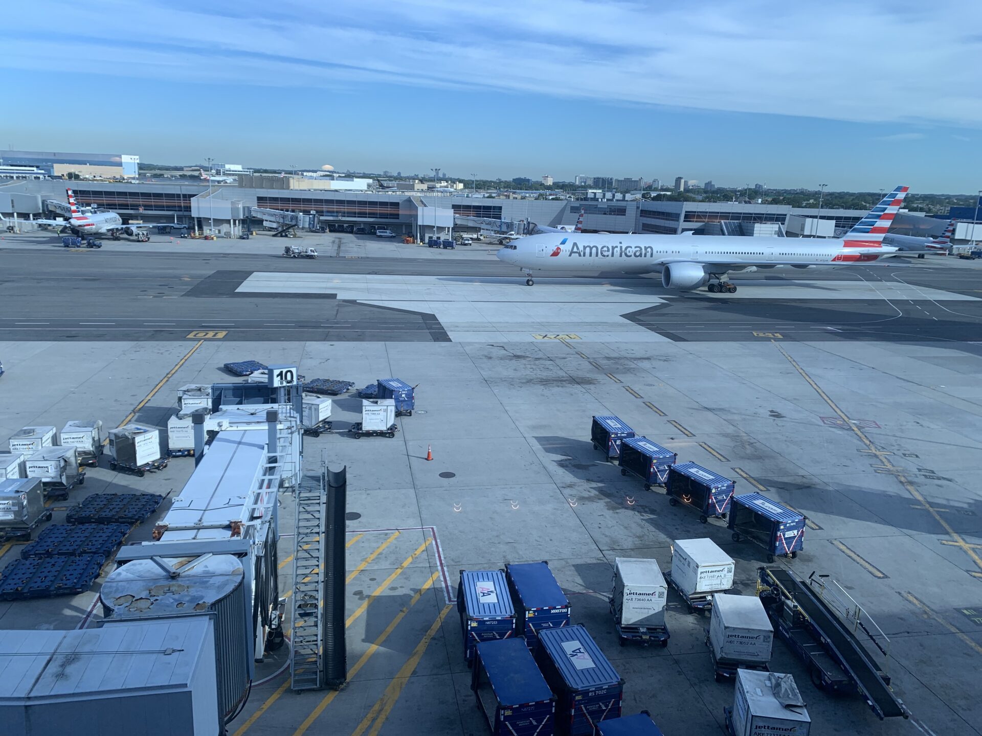 Neil Scrivener reviews AA51 and AA1175 from London Heathrow to San Francisco via Dallas in Flagship Business Class and First Class. 