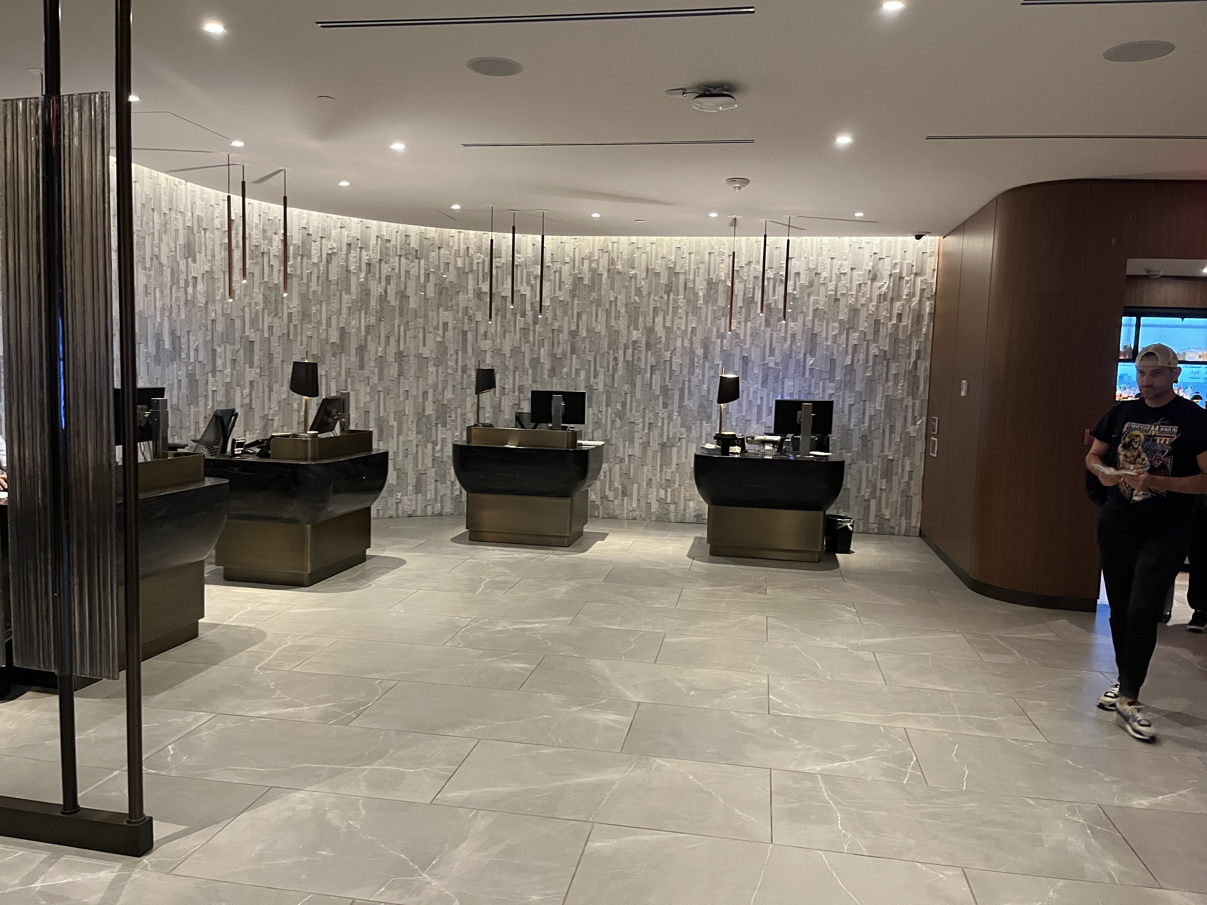 Neil Scrivener reviews the American Airlines/British Airways Soho Lounge in JFK's Terminal 8 - New York John F Kennedy Airport. 