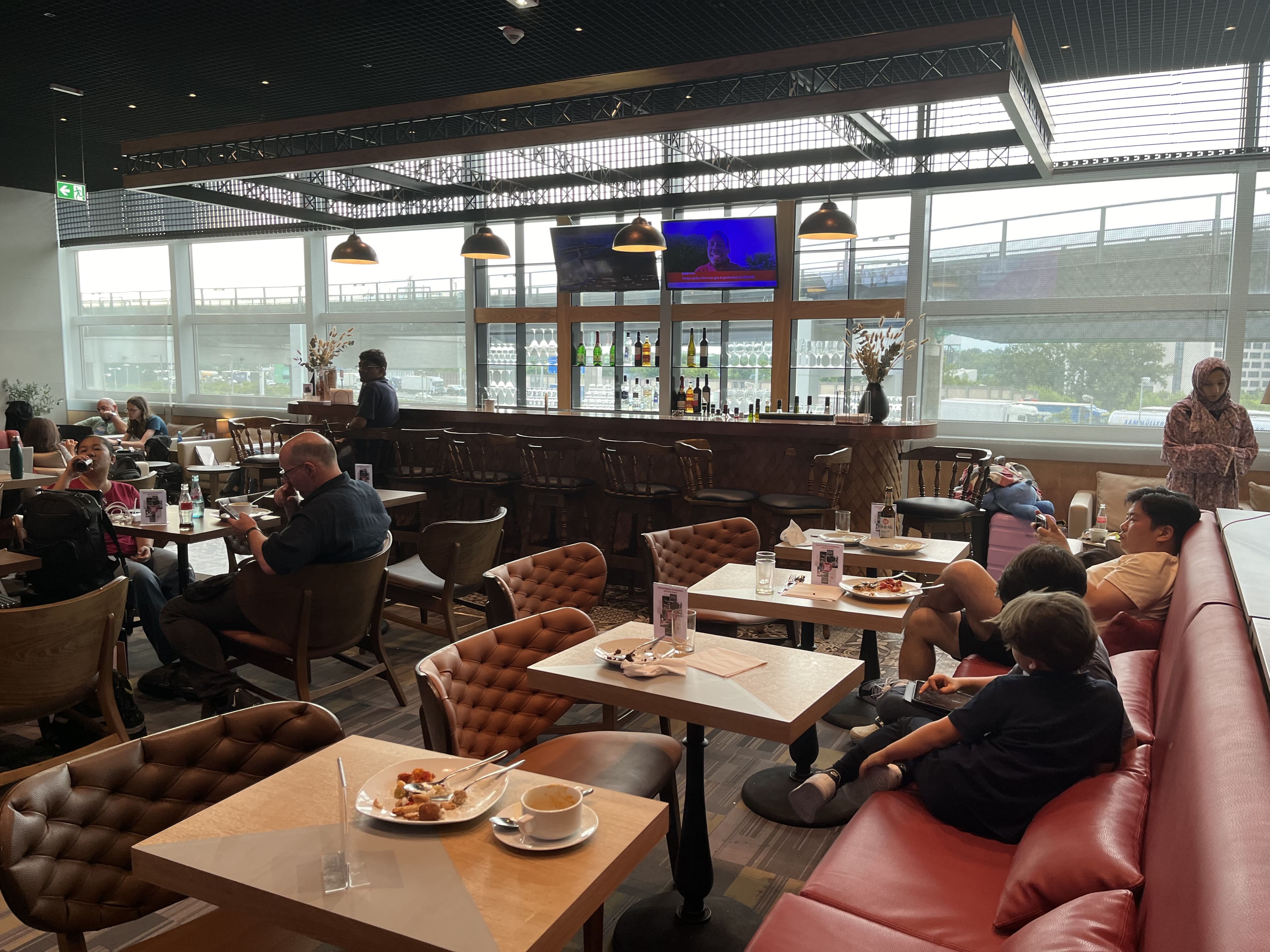 Neil Scrivener reviews the Primeclass Priority Lounge in Frankfurt Airport (FRA), also available to American Express Platinum Card members.