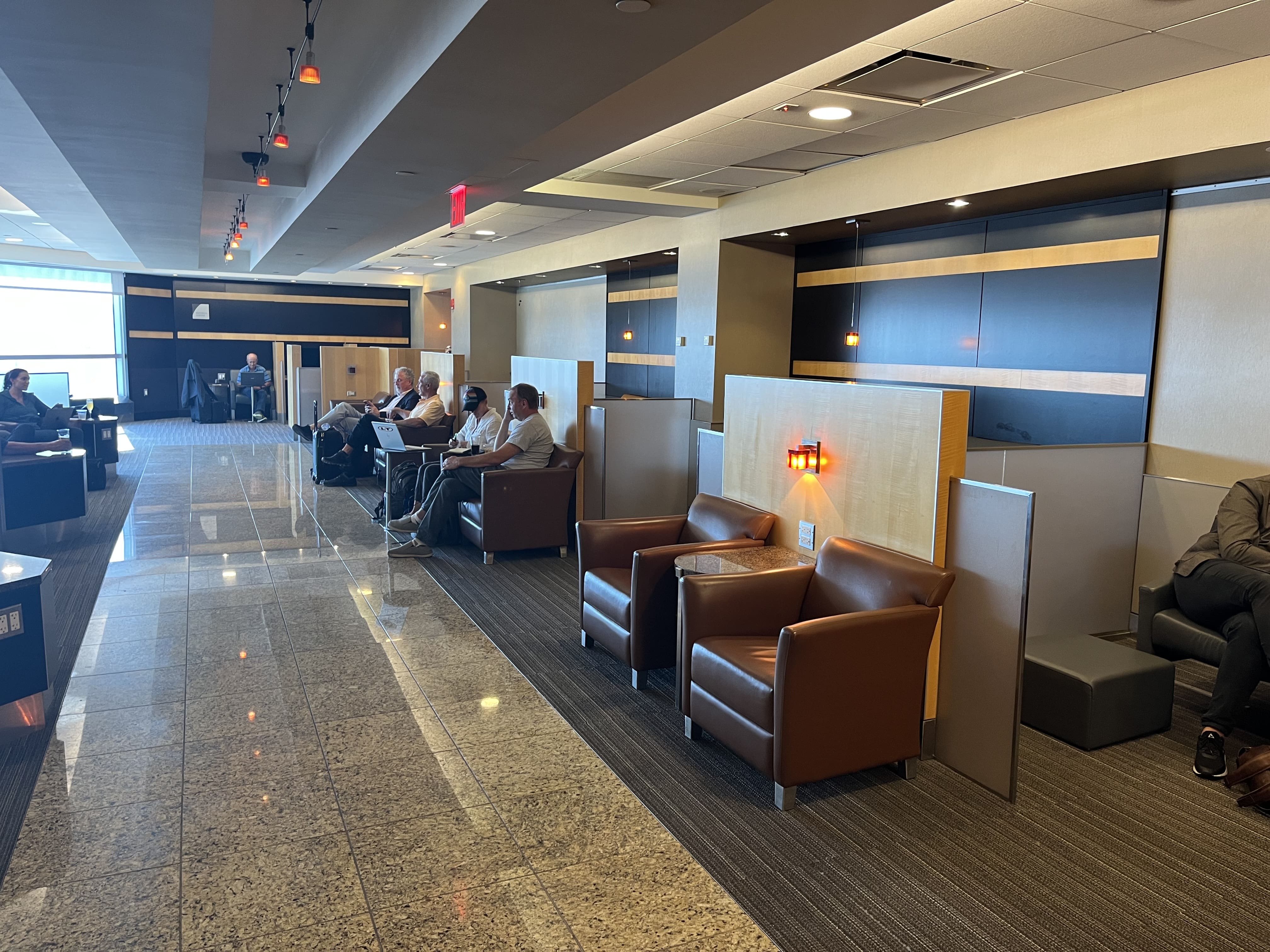 Neil Scrivener reviews the American Airlines Admirals Club JFK's Terminal 8. John F Kennedy Airport, New York - open to OneWorld members.  