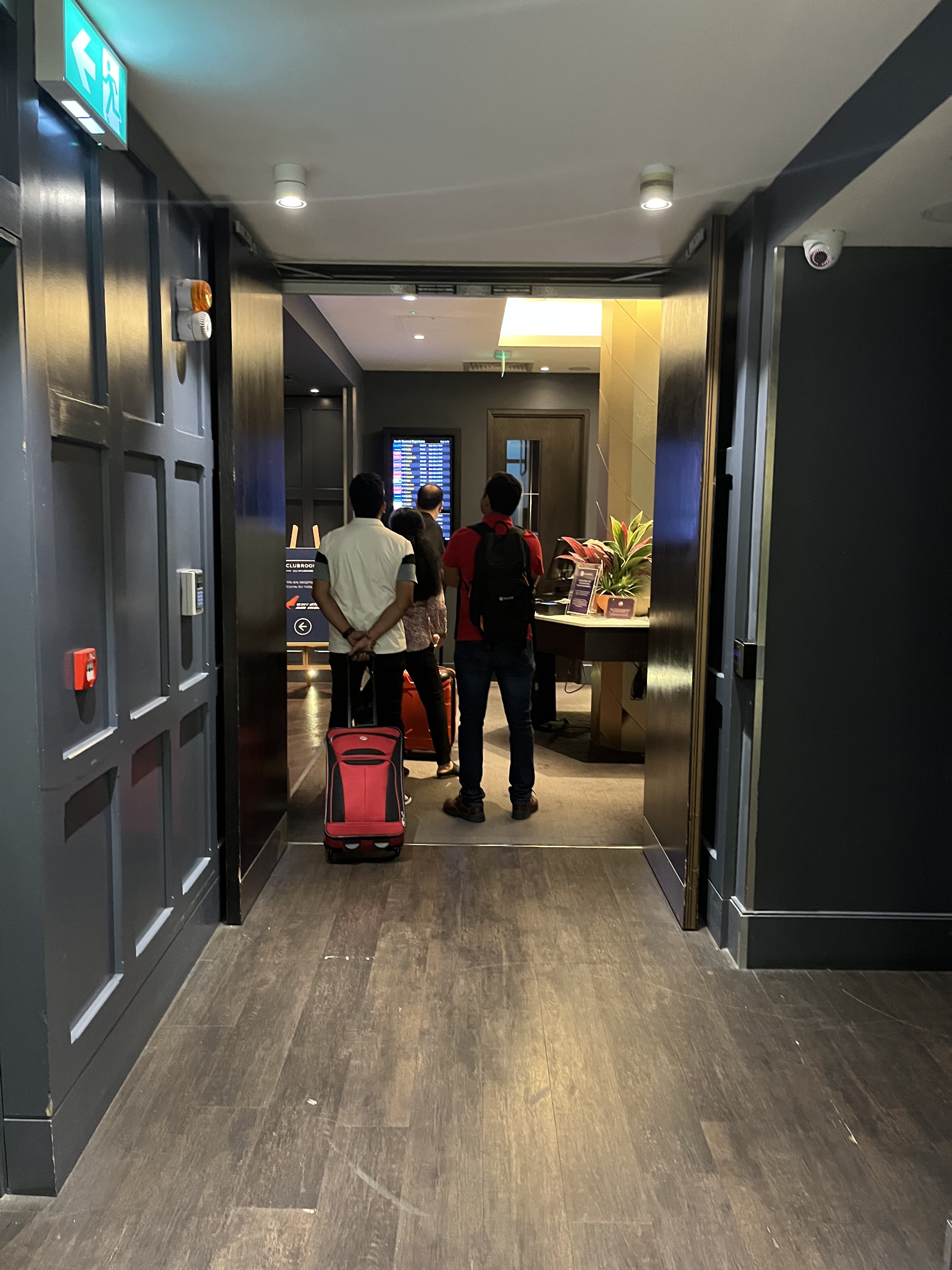 Neil Scrivener reviews the No1 Lounge in Gatwick's Airport, accessed via Priority Pass. 