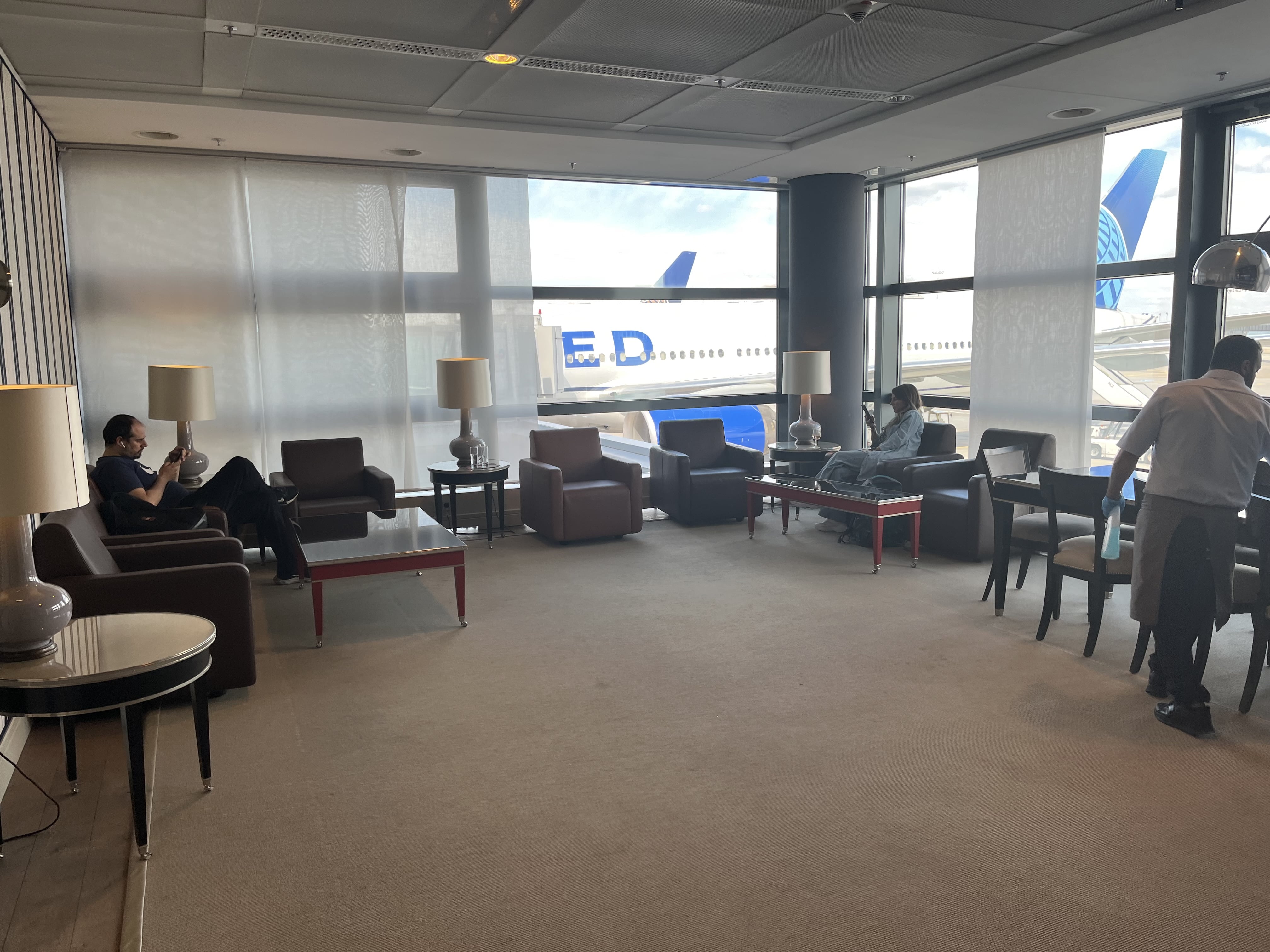 Neil Scrivener reviews the Lufthansa Business Class Lounge (The Panorama Room) by Gate A26 in Frankfurt's Airport (FRA).