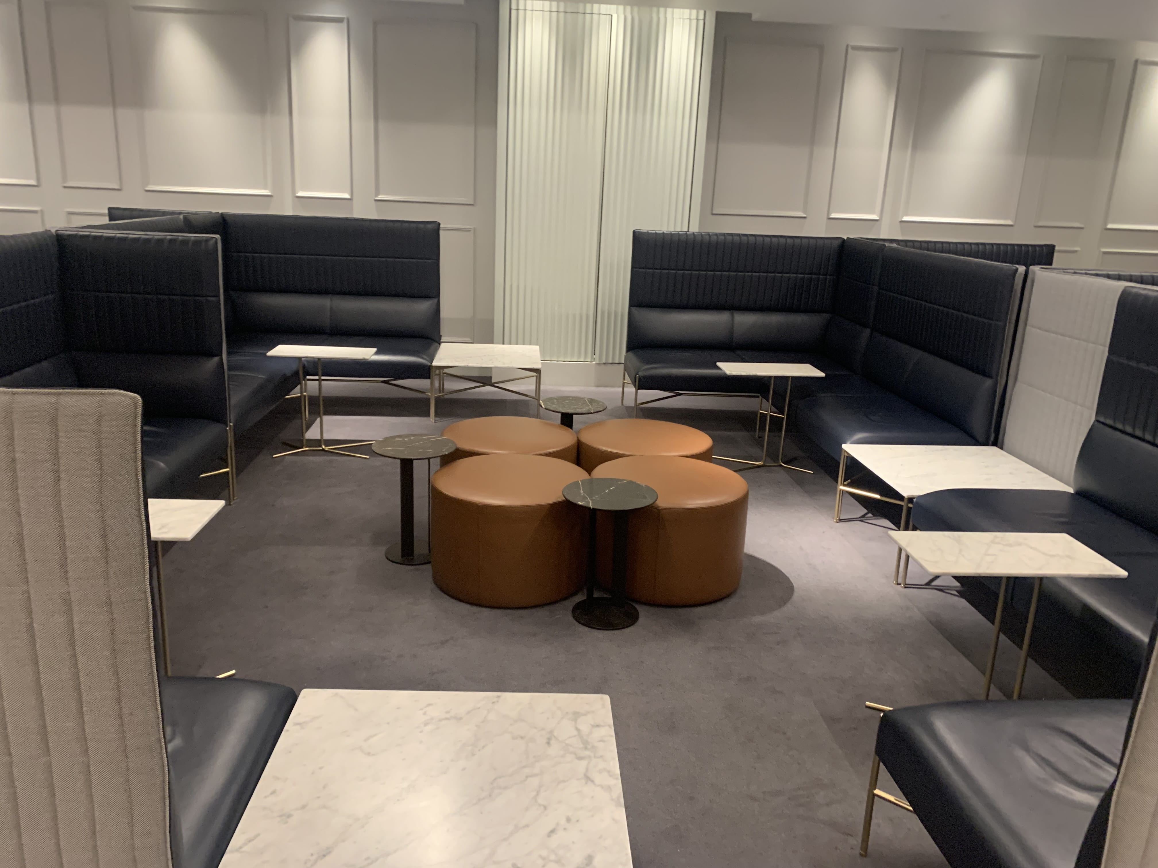 Neil Scrivener reviews the Qantas Lounge Heathrow's Terminal 3, available to Business Class and First Class passengers - and OneWorld Emerald/Sapphire members.