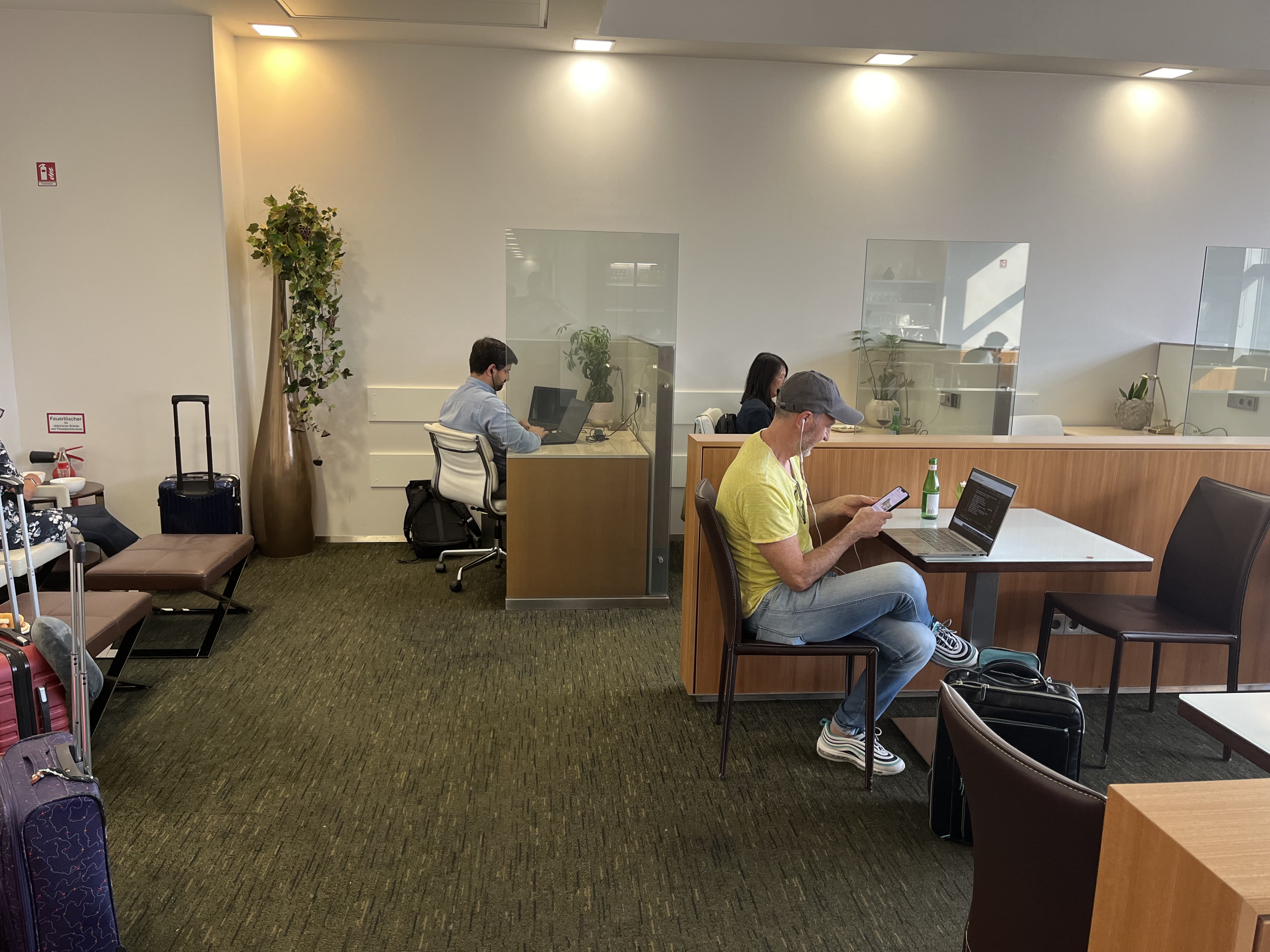 Neil Scrivener reviews the Priority Lounge in Frankfurt Airport (FRA), also the Cathay Pacific and Qatar Airways lounge.