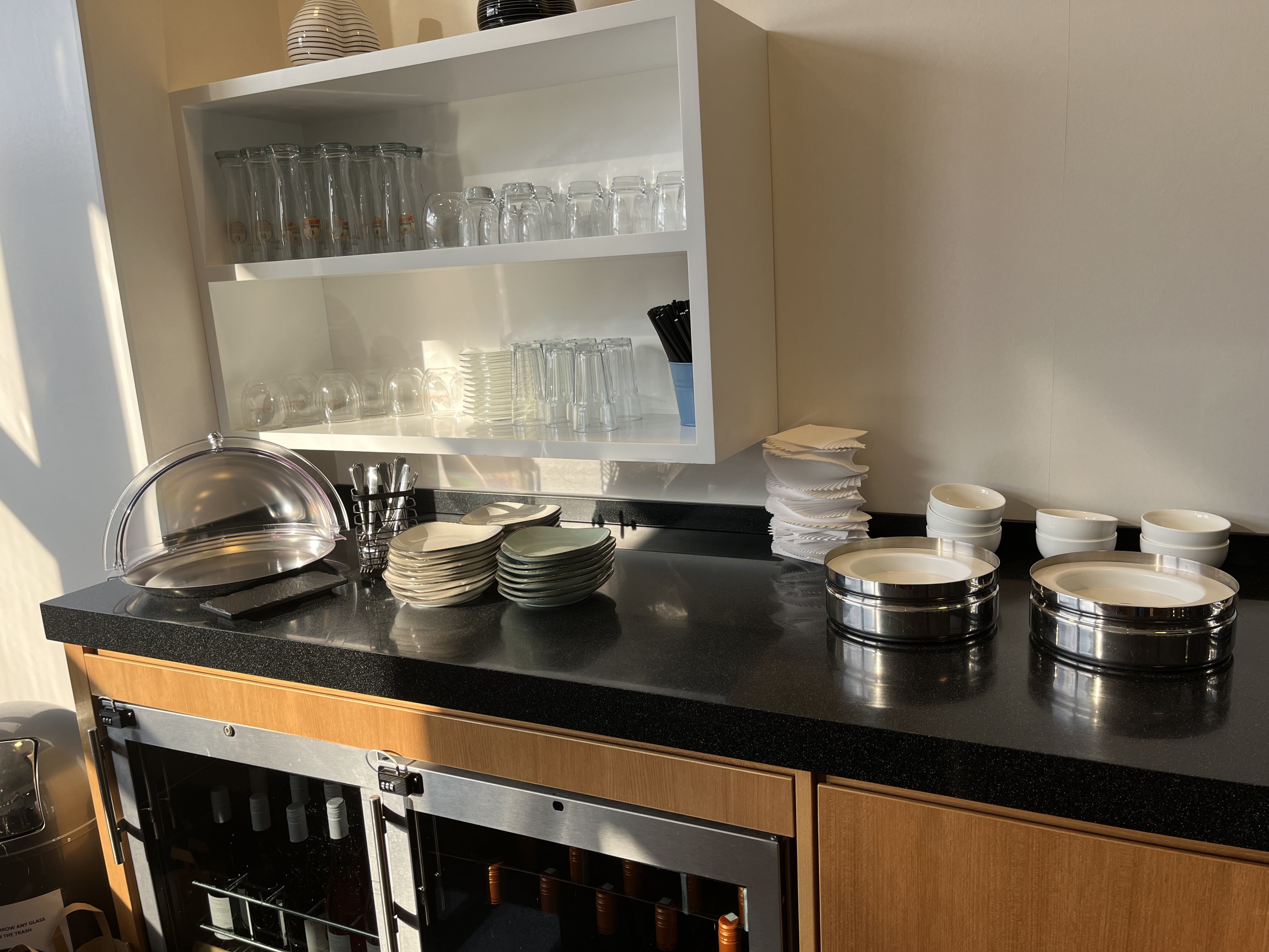 Neil Scrivener reviews the Priority Lounge in Frankfurt Airport (FRA), also the Cathay Pacific and Qatar Airways lounge.