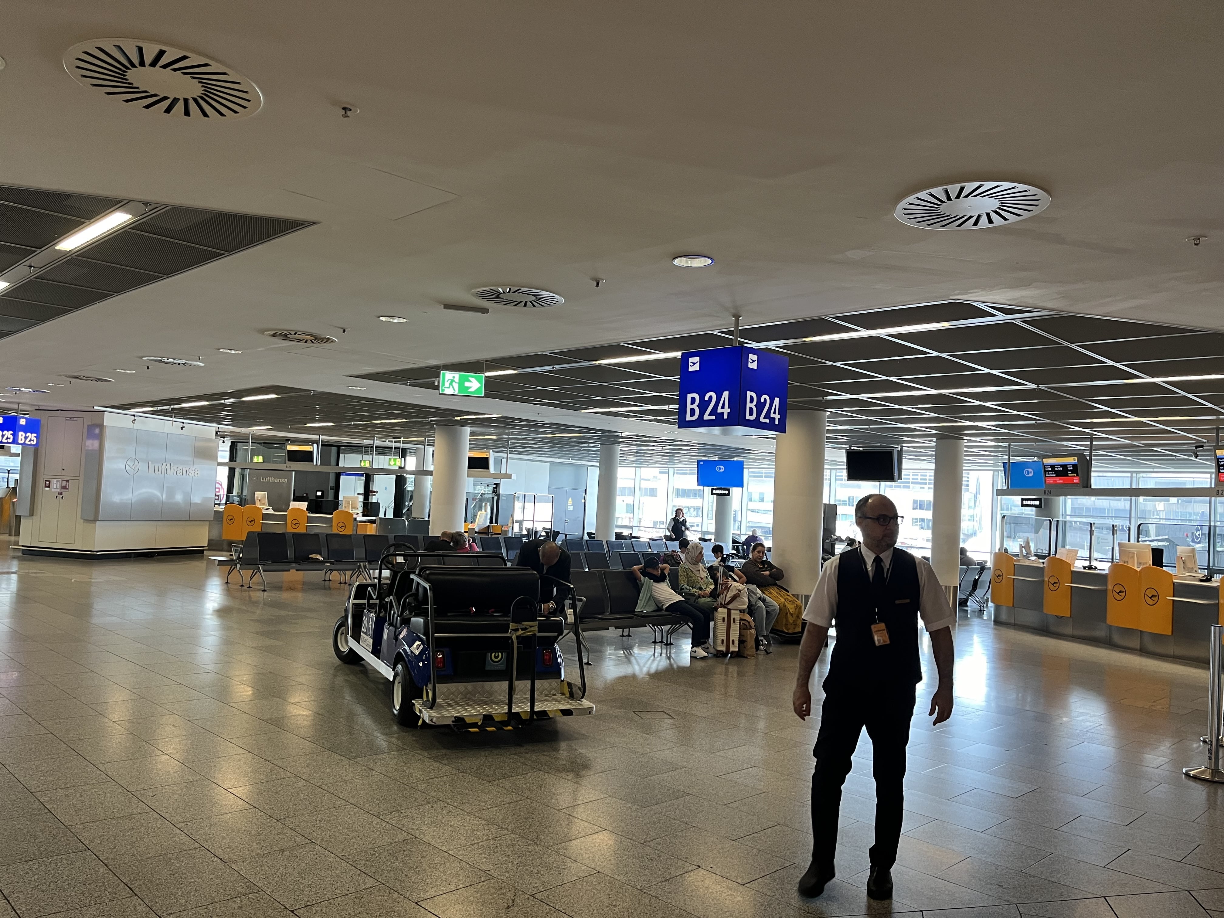 Neil Scrivener reviews the Lufthansa Business Class Lounge by Gate B24 in Frankfurt's Airport (FRA).