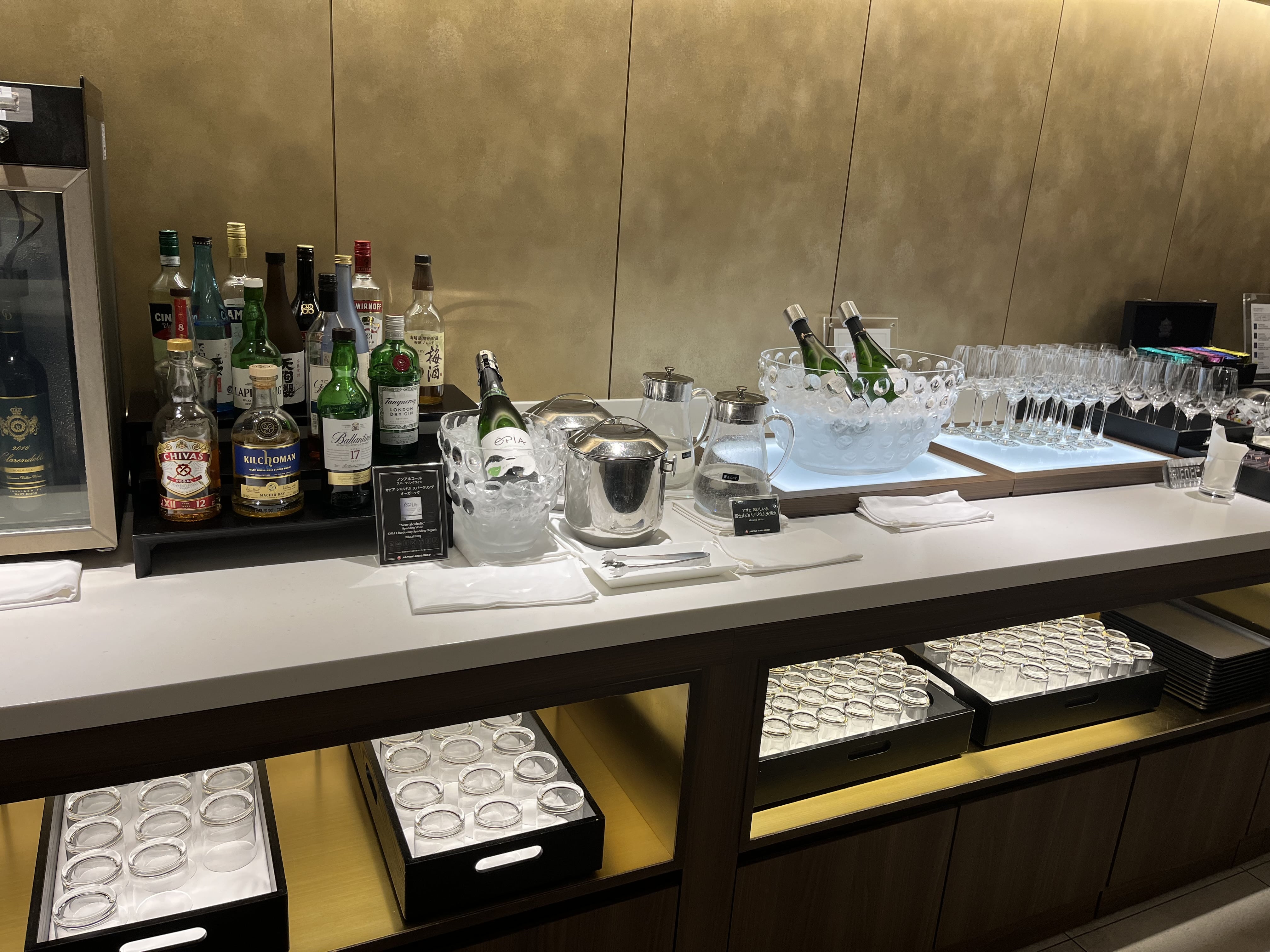 Neil Scrivener reviews the JAL First Lounge in Terminal 3 of Haneda's Tokyo Airport. 