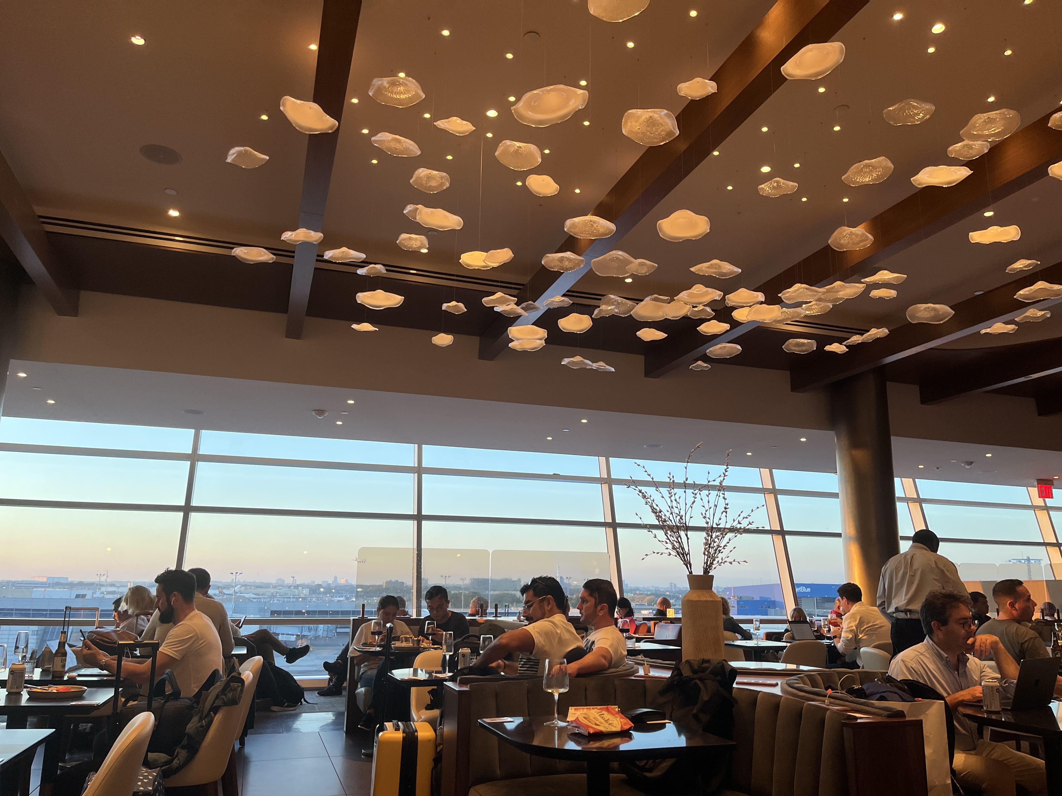 Neil Scrivener reviews the American Airlines/British Airways Soho Lounge in JFK's Terminal 8 - New York John F Kennedy Airport. 