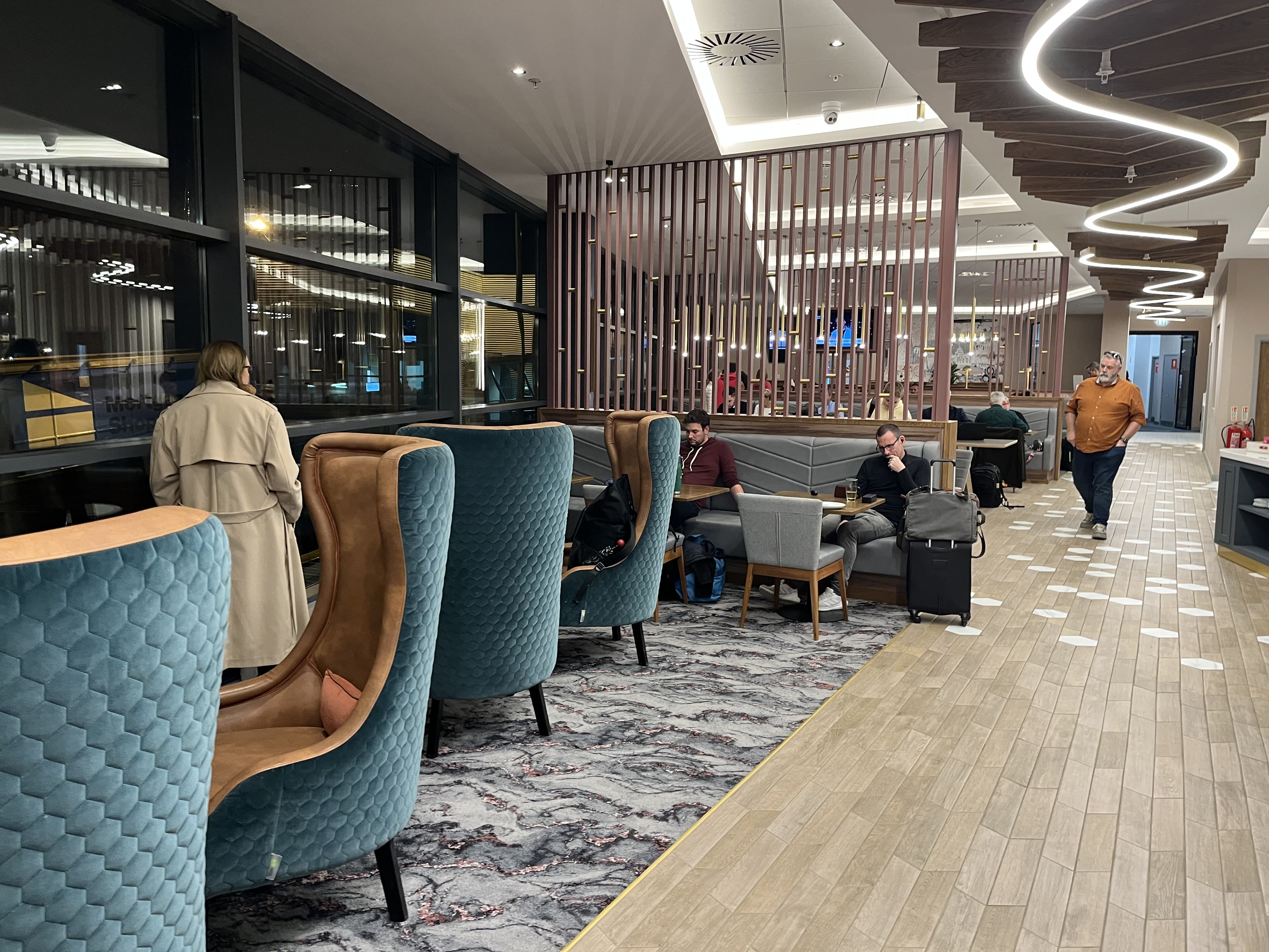 Neil Scrivener reviews the Aspire Lounge in Belfast's City Airport, accessed via British Airways (or Priority Pass). 