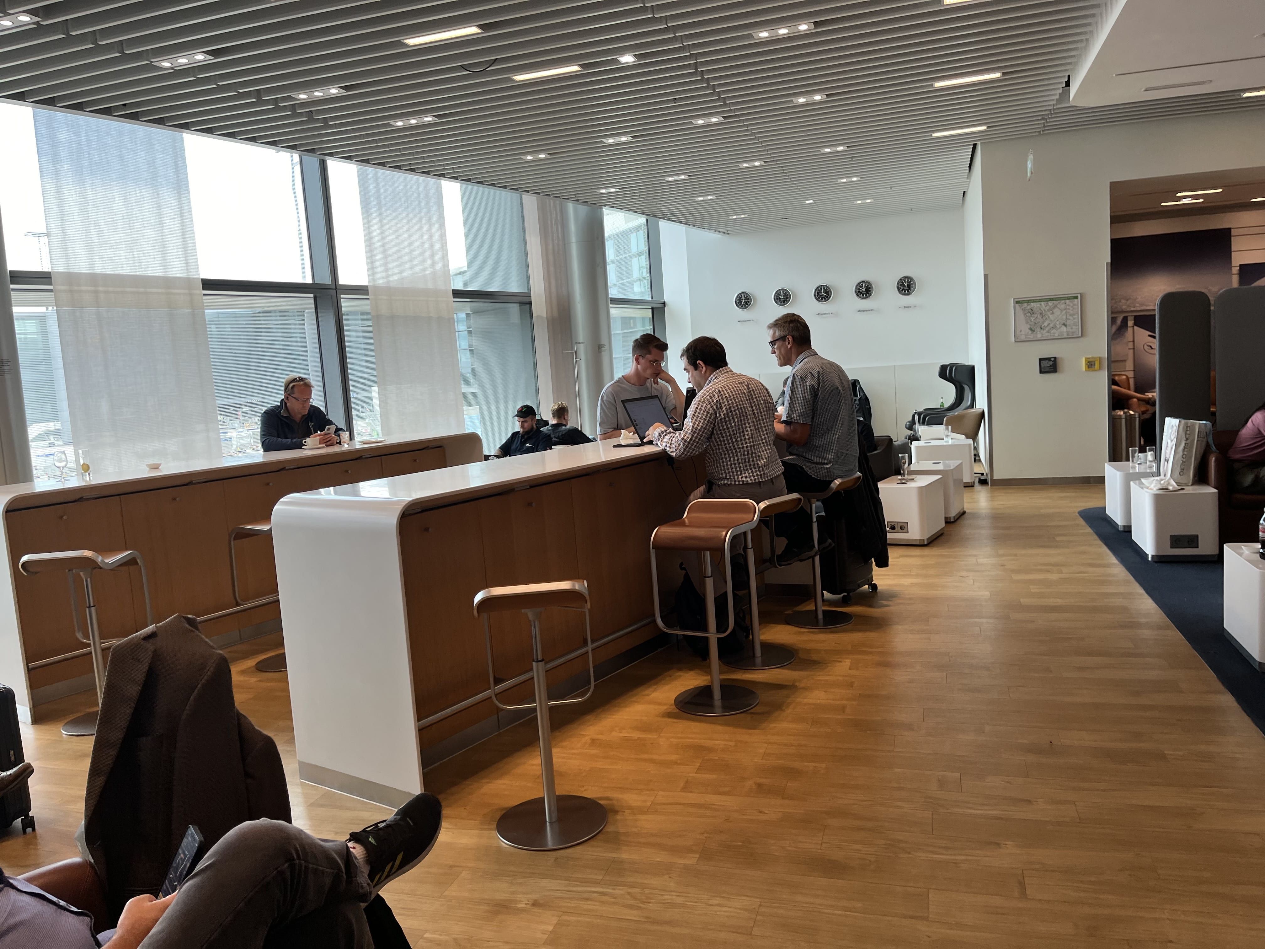 Neil Scrivener reviews the Lufthansa Lounge by Gate A13 in Frankfurt's Airport (FRA), for Star Alliance Members and those flying Business Class.