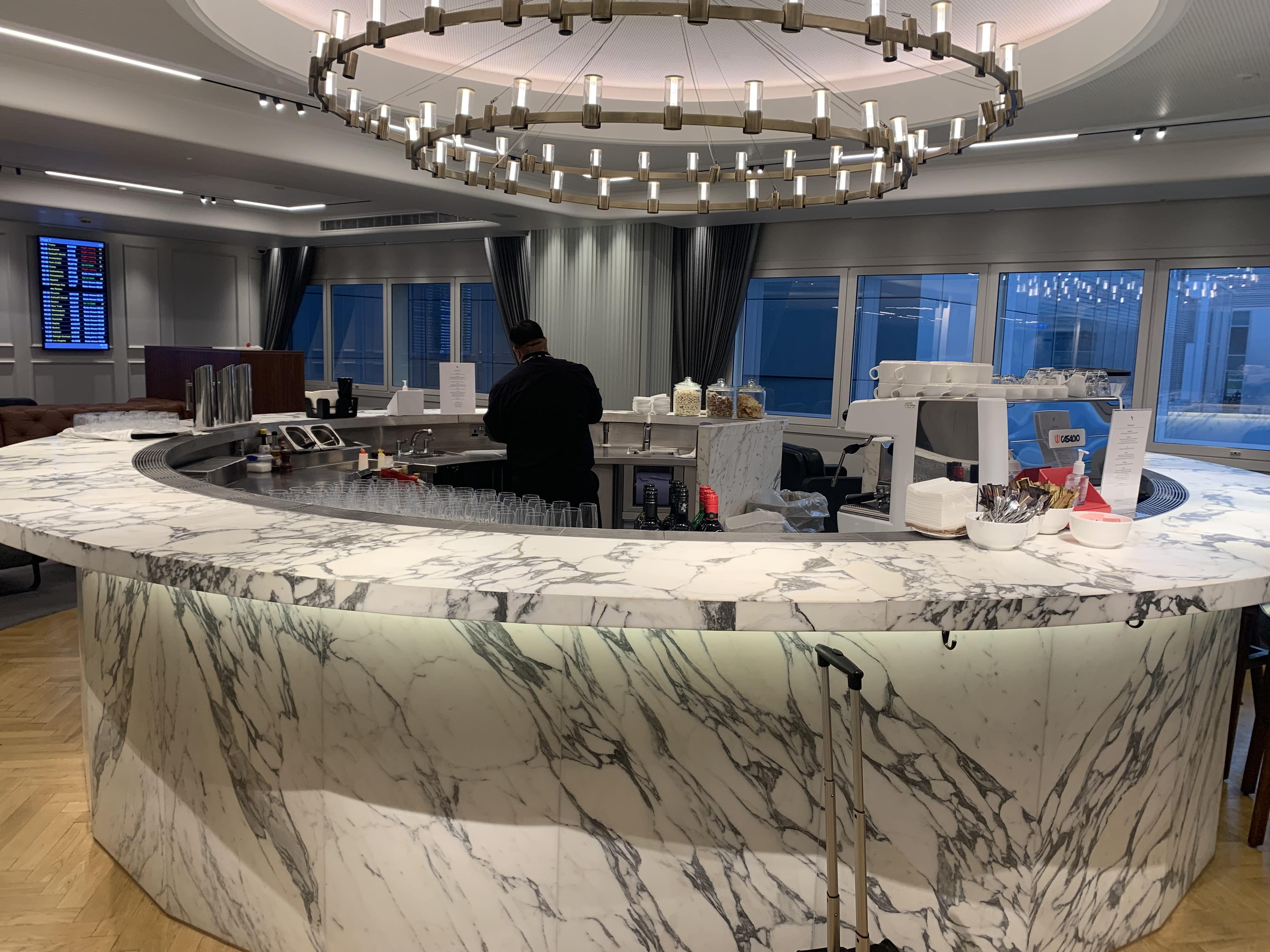 Neil Scrivener reviews the Qantas Lounge Heathrow's Terminal 3, available to Business Class and First Class passengers - and OneWorld Emerald/Sapphire members.