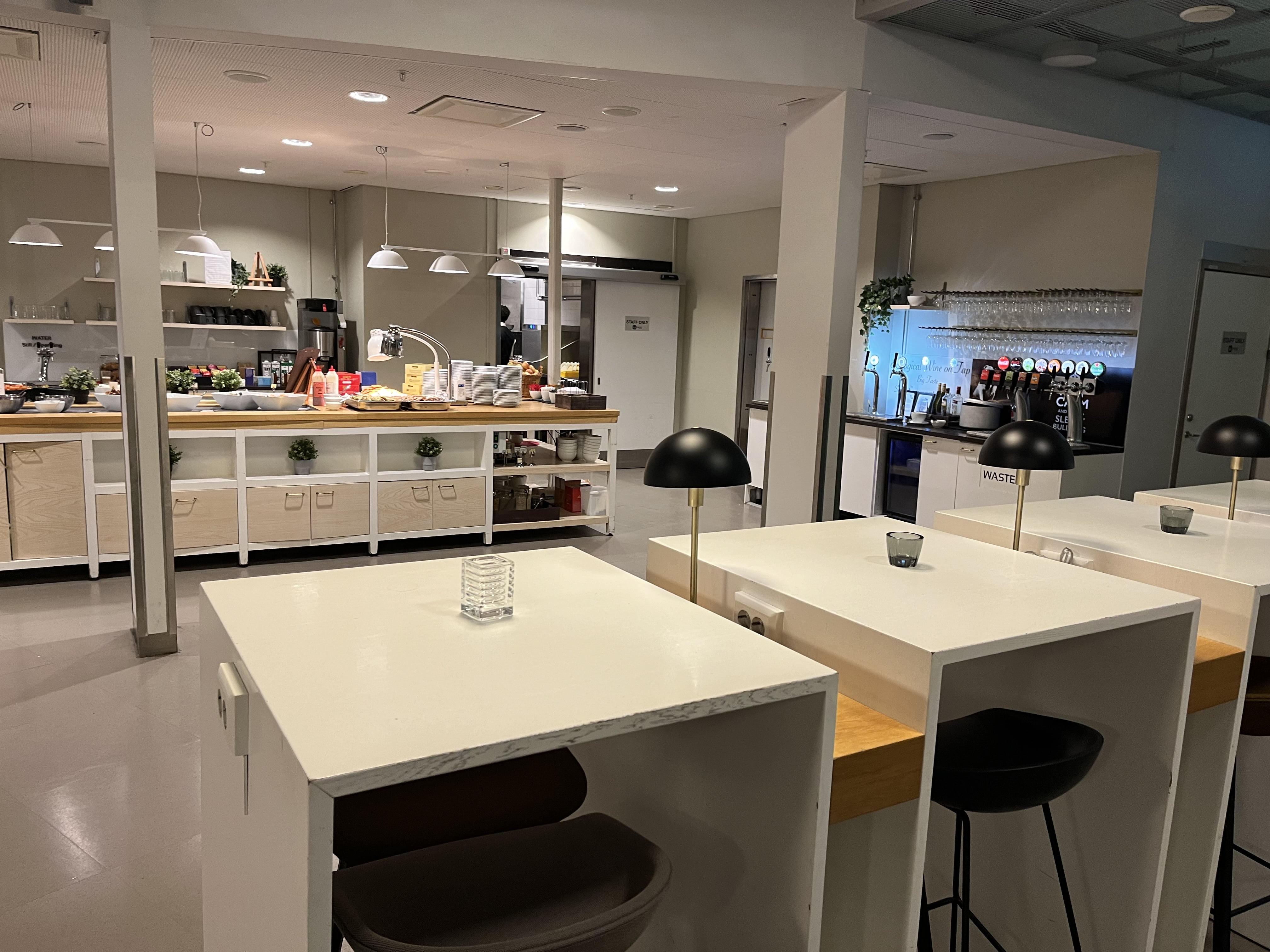 Neil Scrivener reviews the Pearl Lounge in Arlanda Airport's Terminal 5, accessed by flying Business Class and Priority Pass members.  