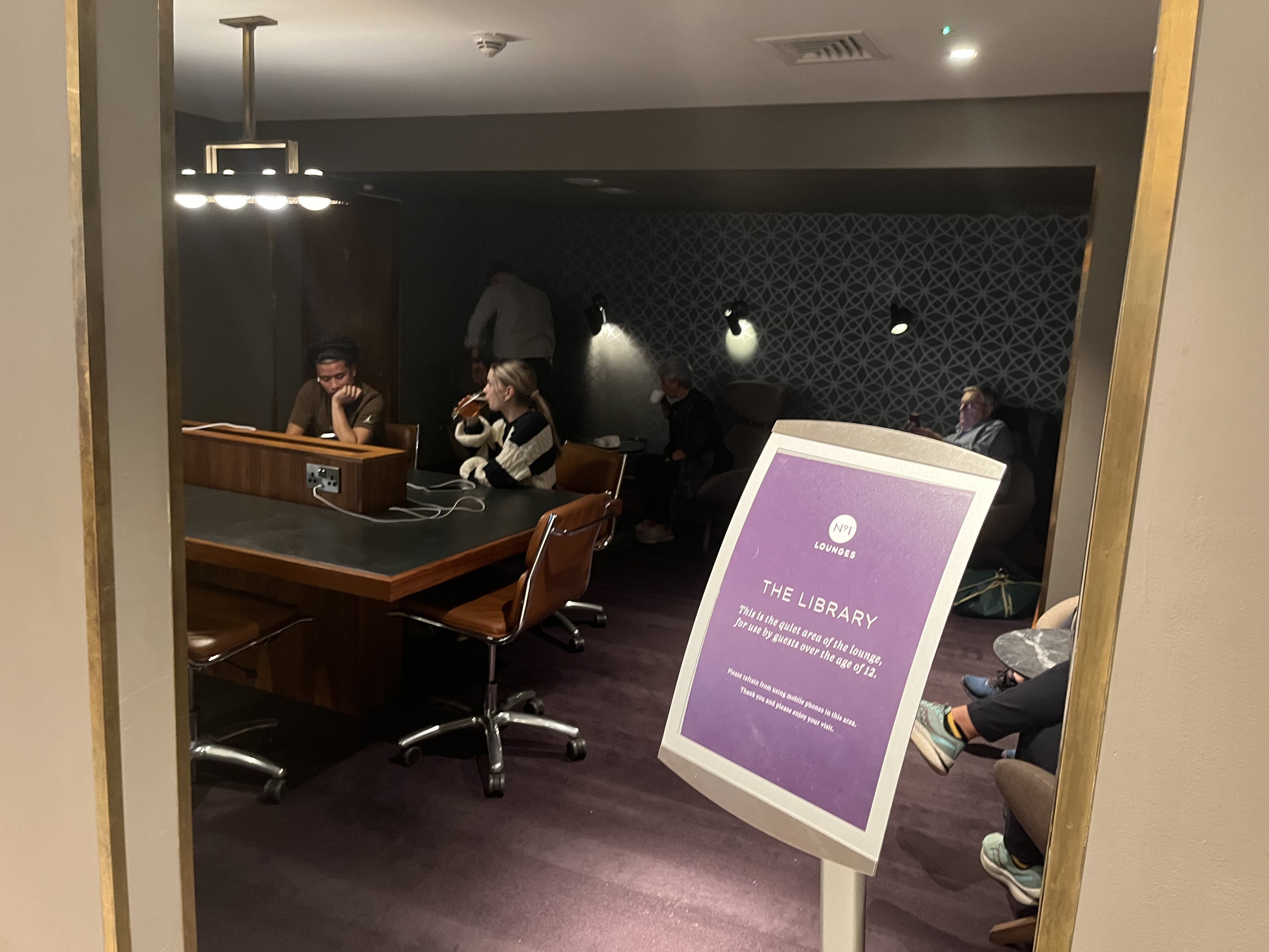 Neil Scrivener reviews the No1 Lounge in Gatwick's Airport, accessed via Priority Pass. 