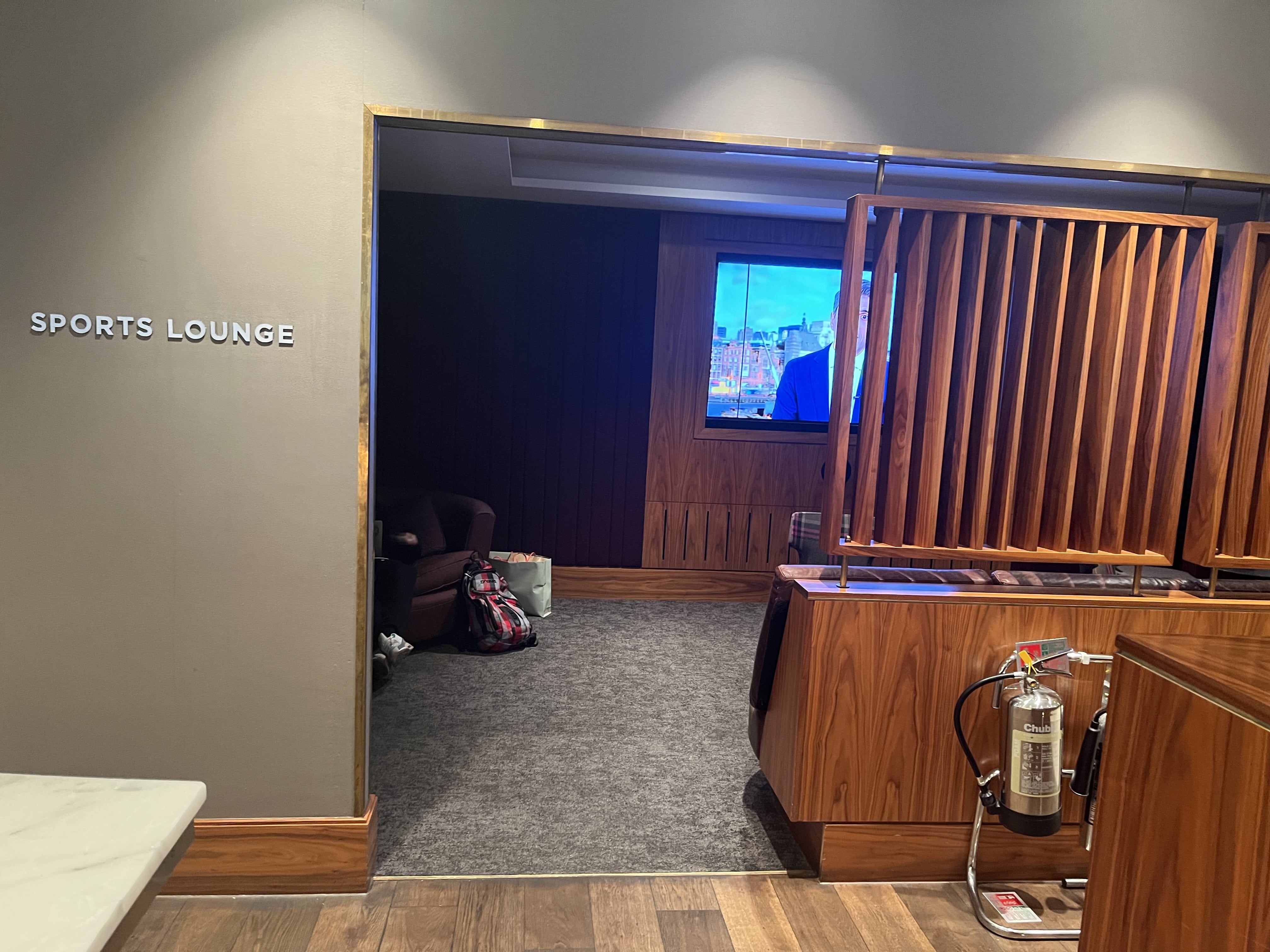 Neil Scrivener reviews the No1 Lounge in Gatwick's Airport, accessed via Priority Pass. 