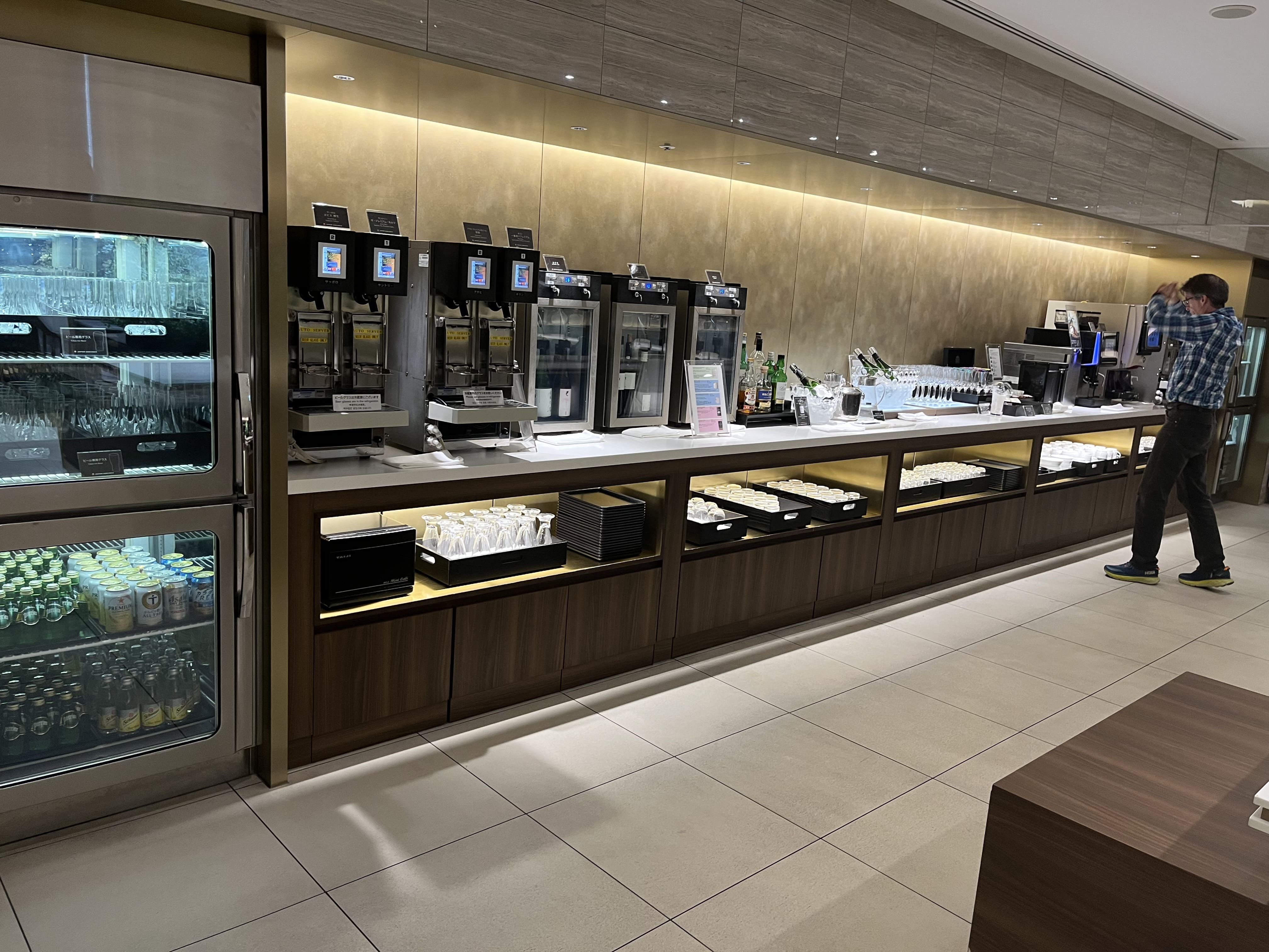 Neil Scrivener reviews the JAL First Lounge in Terminal 3 of Haneda's Tokyo Airport. 