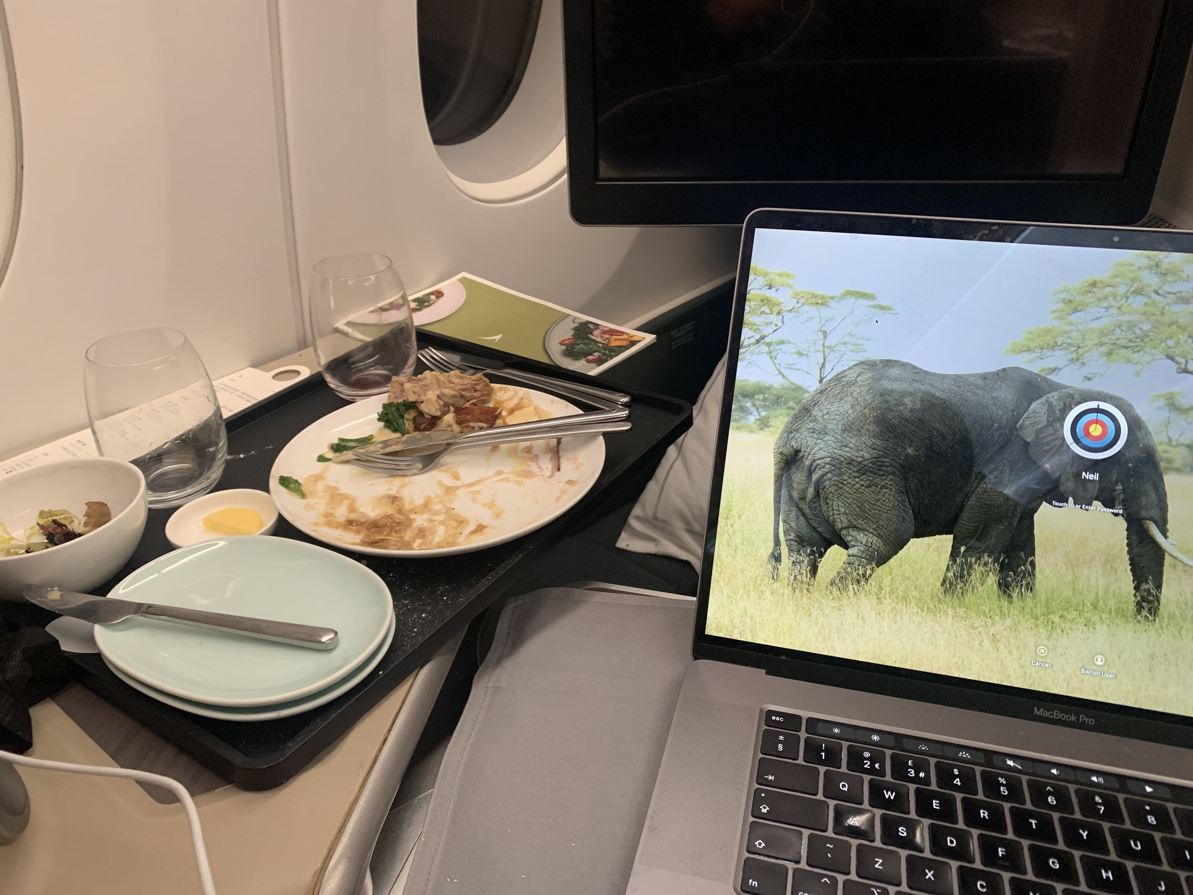 Neil Scrivener reviews Cathay Pacific's CX252 from London Heathrow to Hong Kong on the Airbus A350-900 in Business Class. 