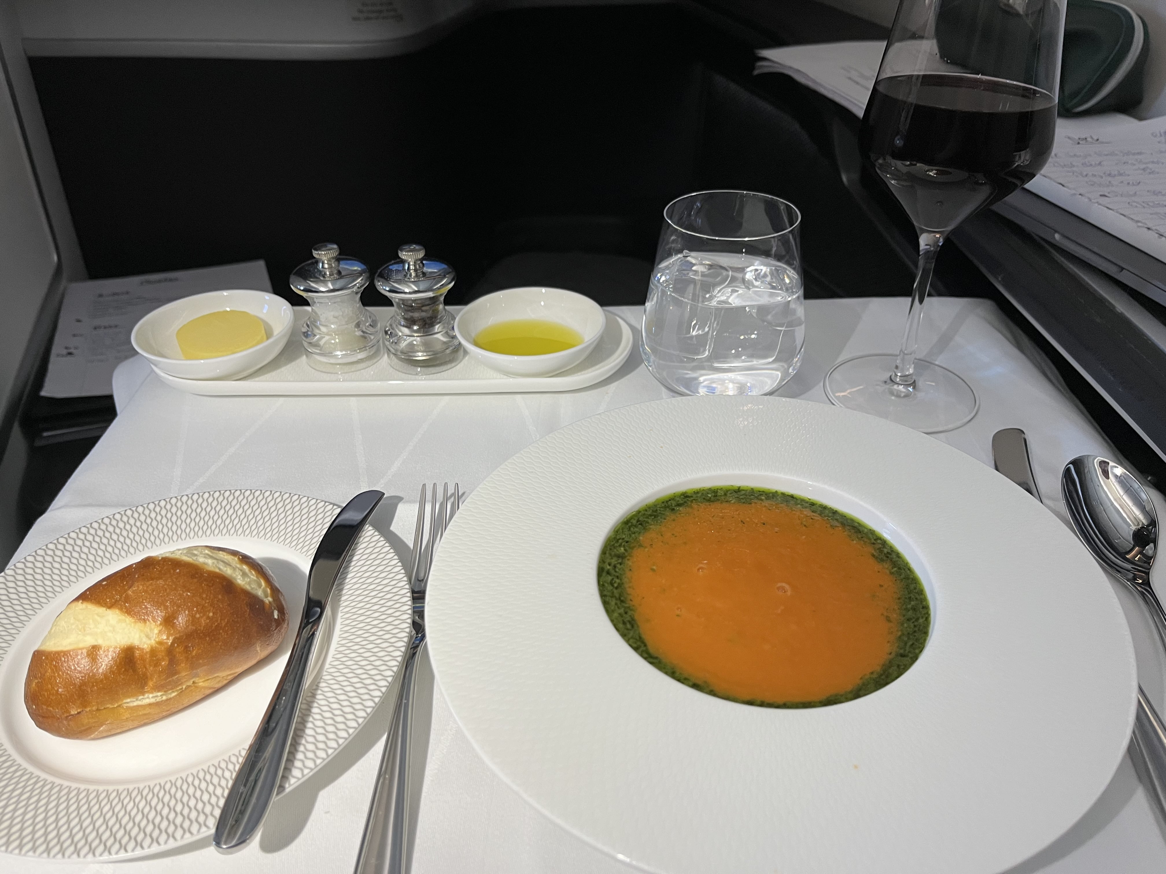 Neil Scrivener reviews flight BA8 from HND (Tokyo) to LHR (London Heathrow) in First, on the Boeing 787-9. 