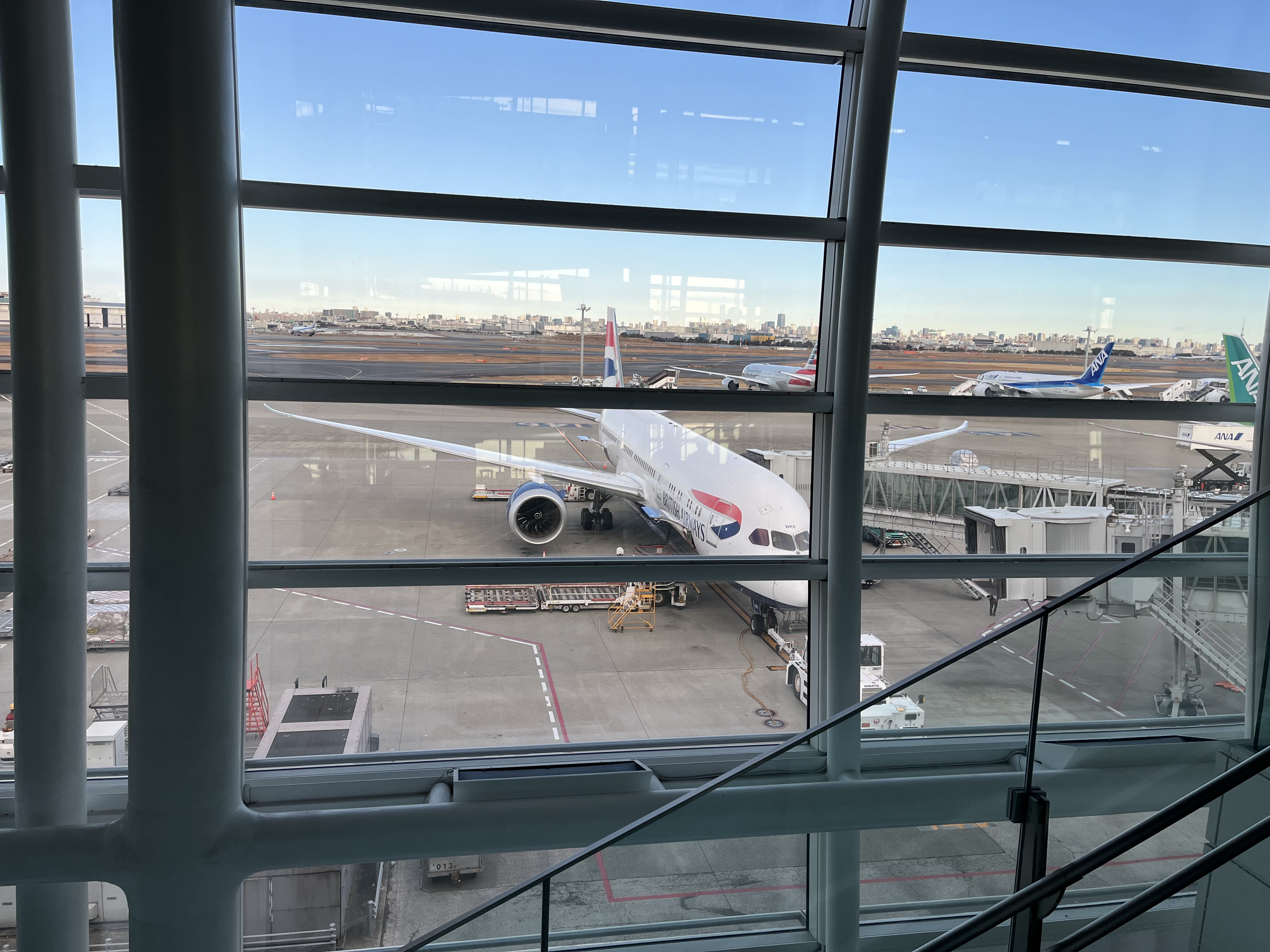 Neil Scrivener reviews flight BA8 from HND (Tokyo) to LHR (London Heathrow) in First, on the Boeing 787-9. 