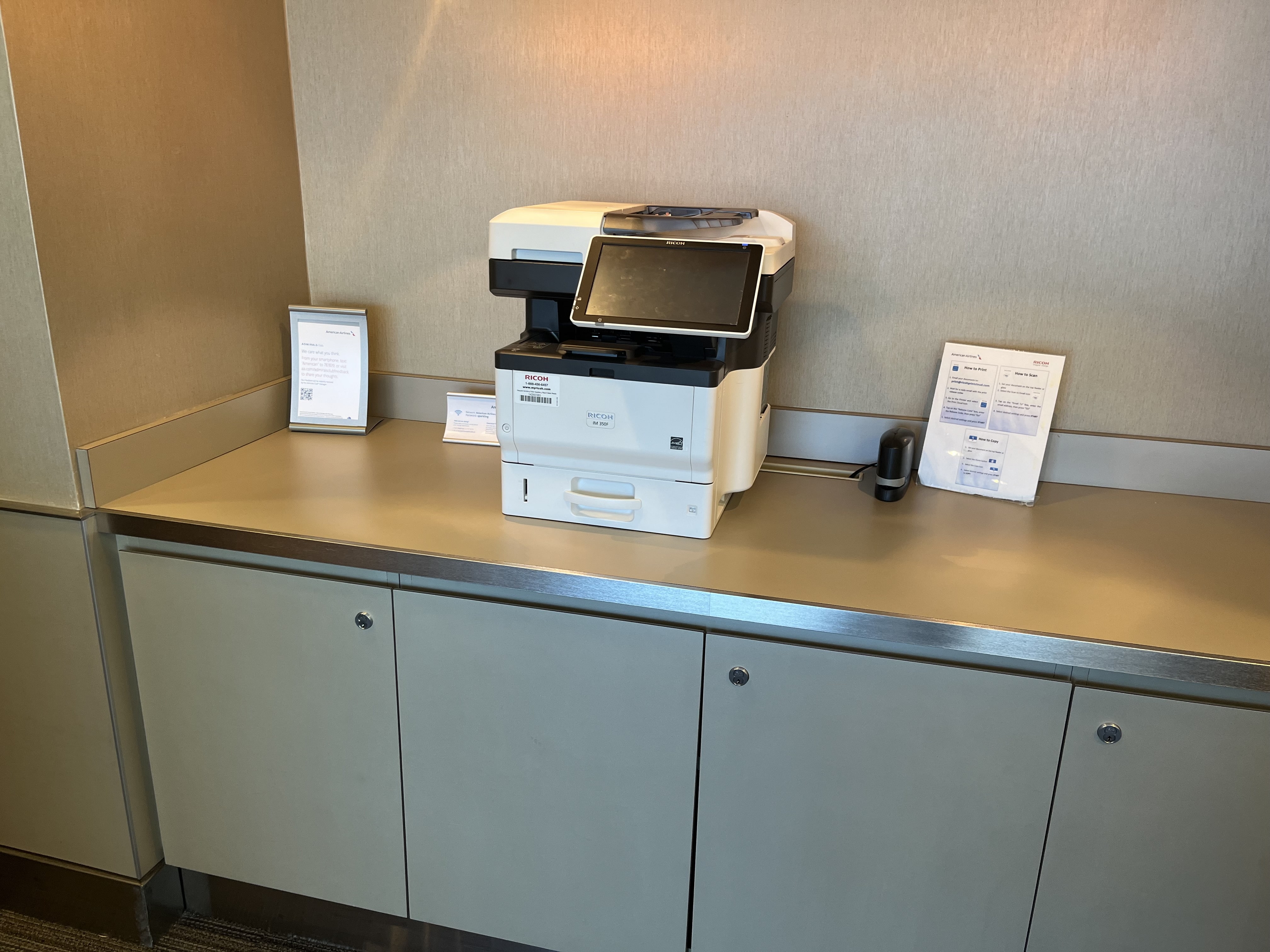 Neil Scrivener reviews the American Airlines Admirals Club JFK's Terminal 8. John F Kennedy Airport, New York - open to OneWorld members.  