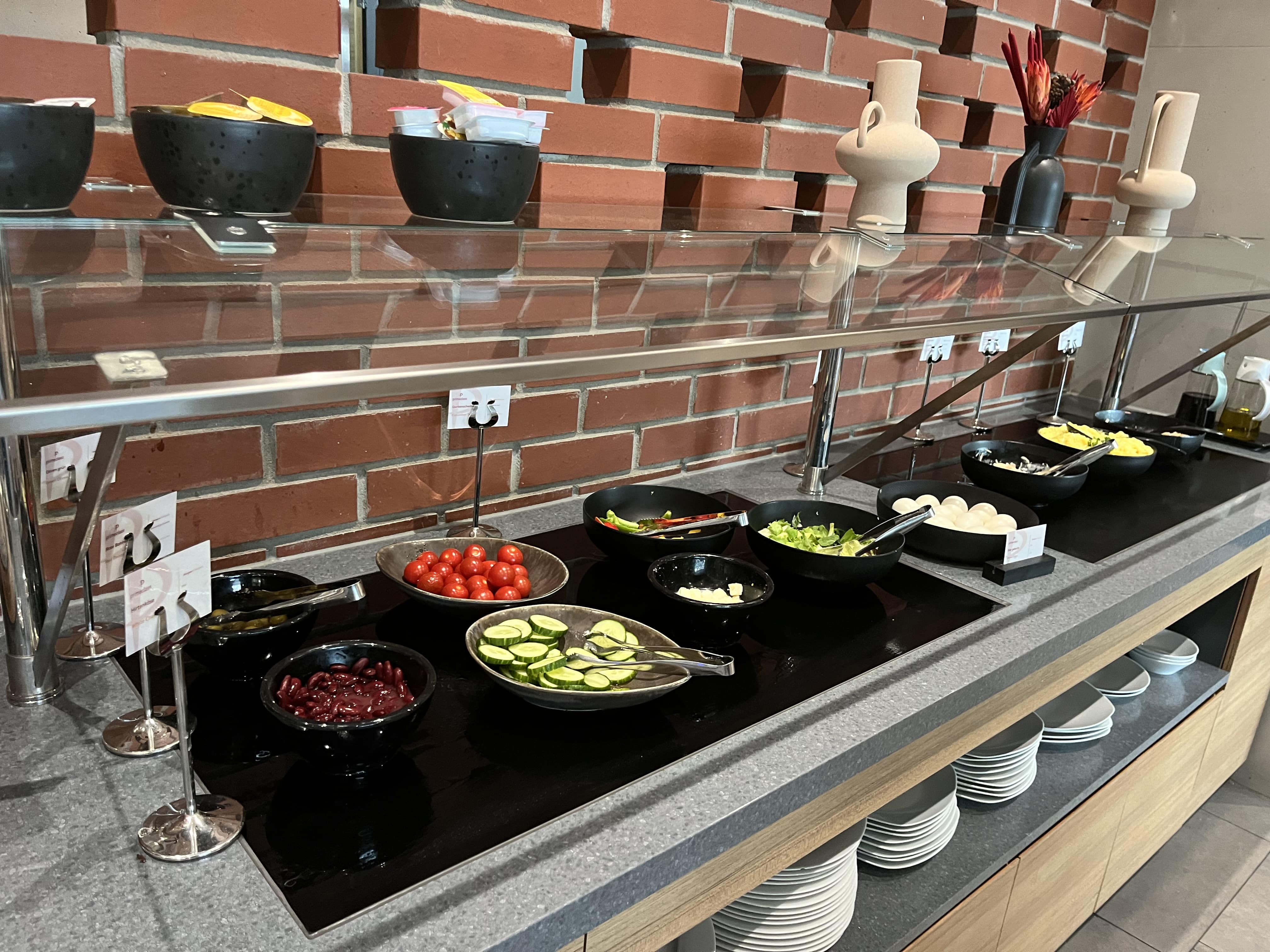 Neil Scrivener reviews the Primeclass Priority Lounge in Frankfurt Airport (FRA), also available to American Express Platinum Card members.