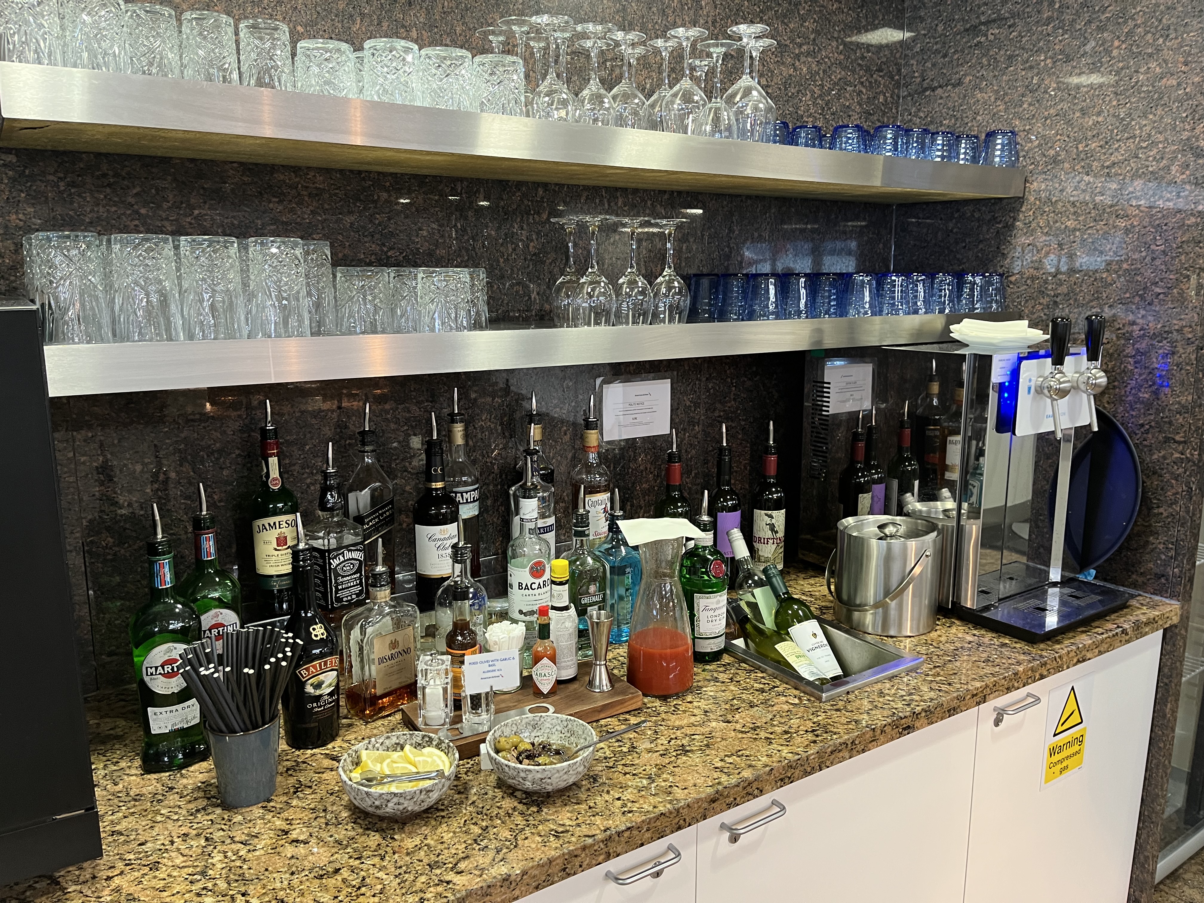 Neil Scrivener reviews the American Airlines Flagship and International First Lounges in Heathrow's Terminal 3.