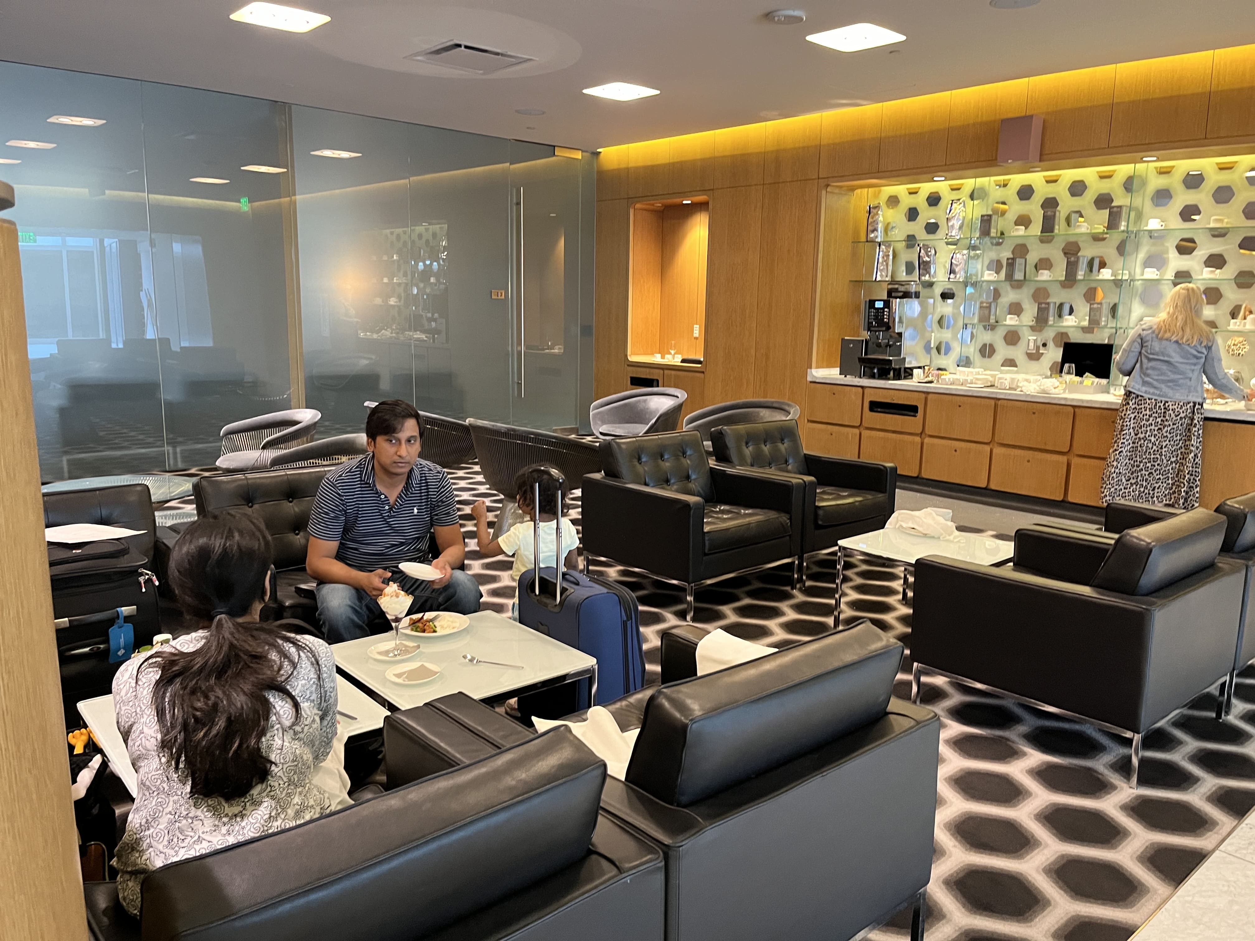 Neil Scrivener reviews the Qantas First Lounge at LAX's Terminal B. Los Angeles International Airport, Tom Bradley Terminal.