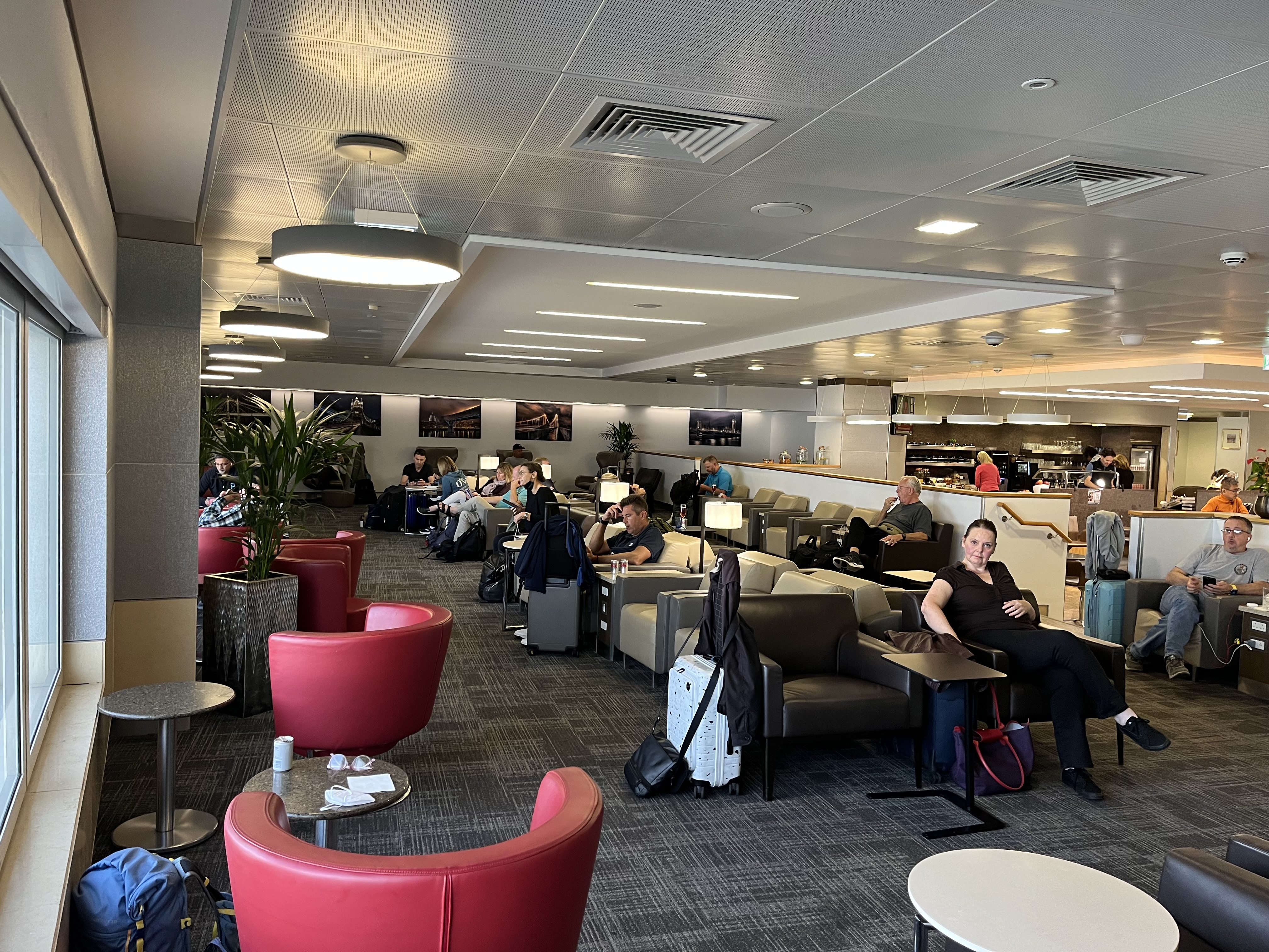 Neil Scrivener reviews the American Airlines Flagship and International First Lounges in Heathrow's Terminal 3.