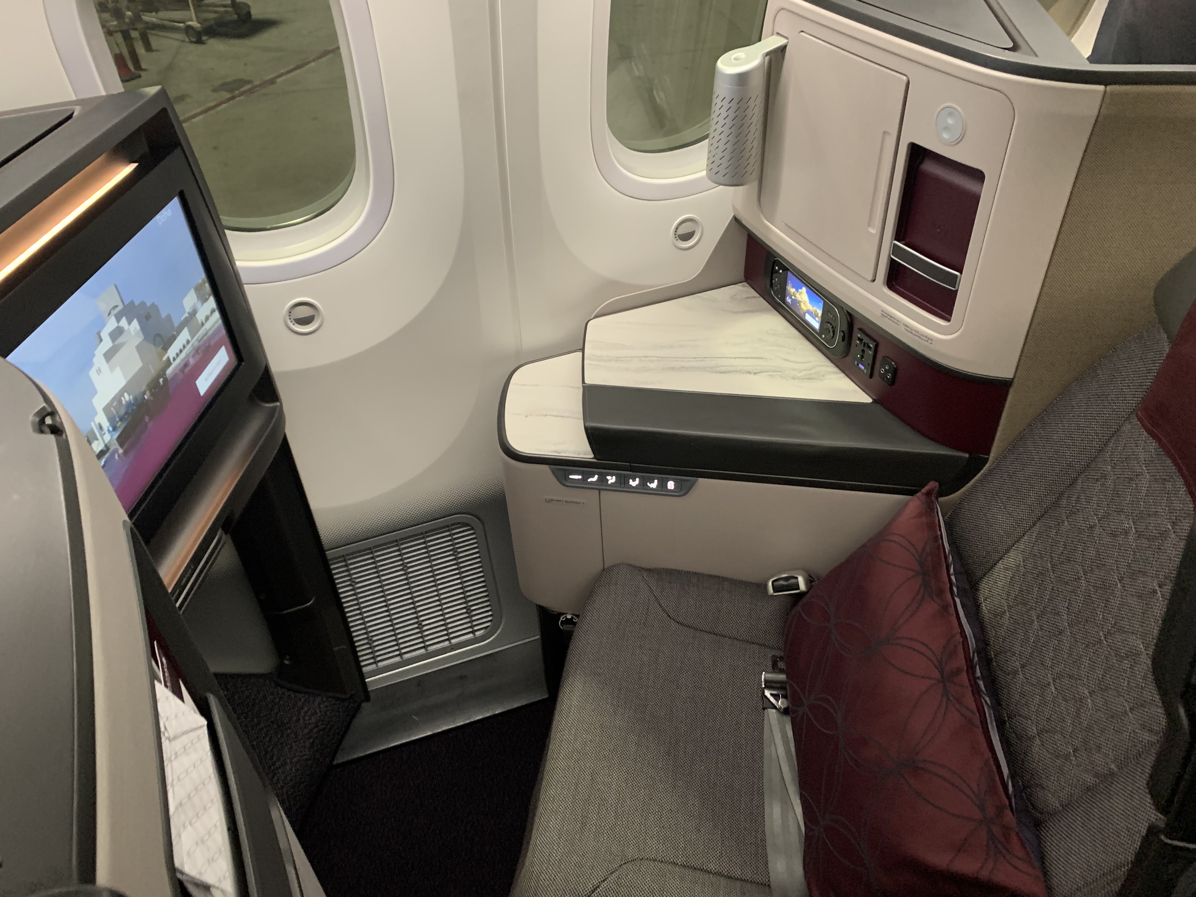 Neil Scrivener reviews Qatar Airways Business Class product on their Boeing 787-9 aircraft. 