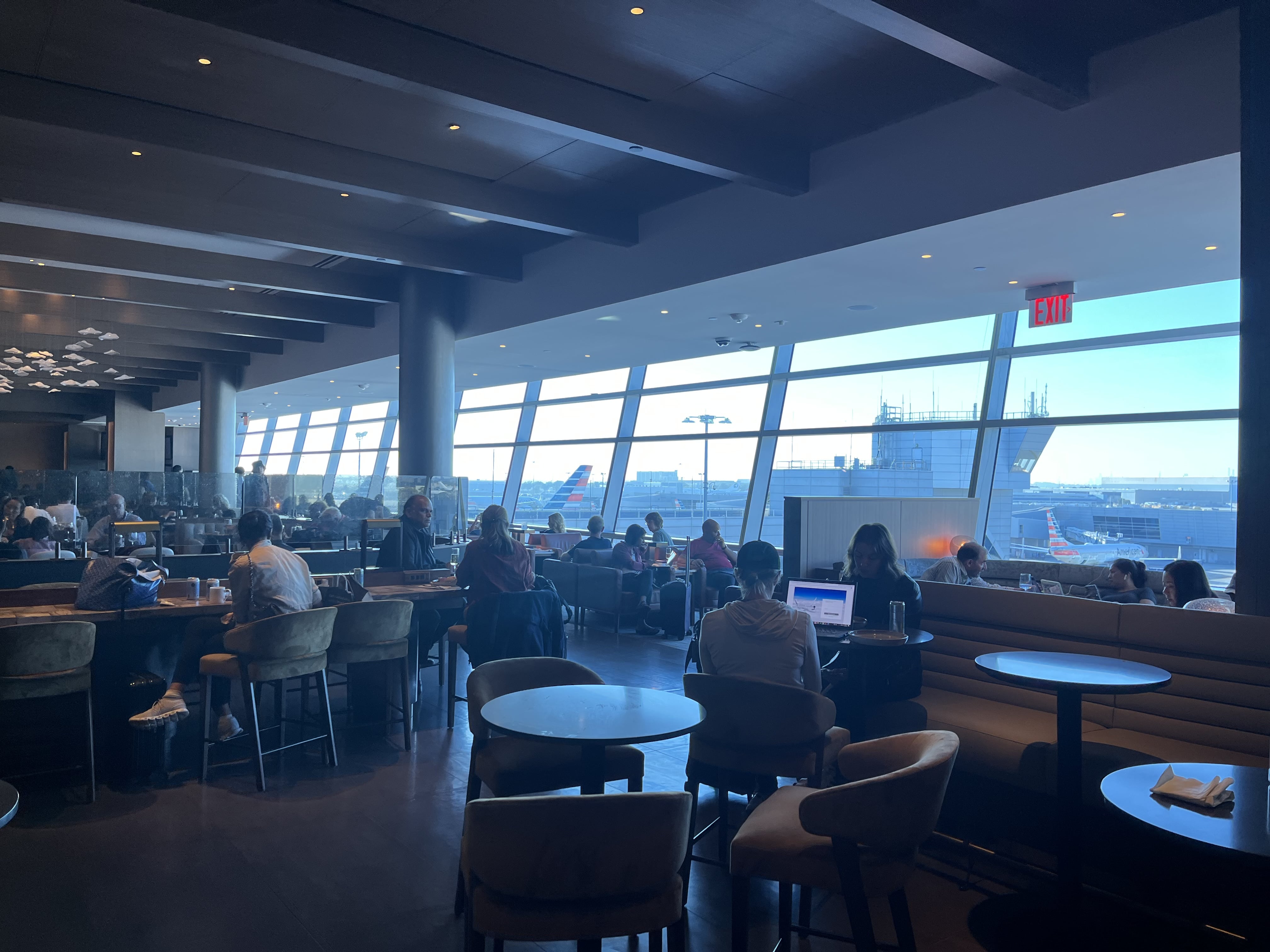 Neil Scrivener reviews the American Airlines/British Airways Soho Lounge in JFK's Terminal 8 - New York John F Kennedy Airport. 