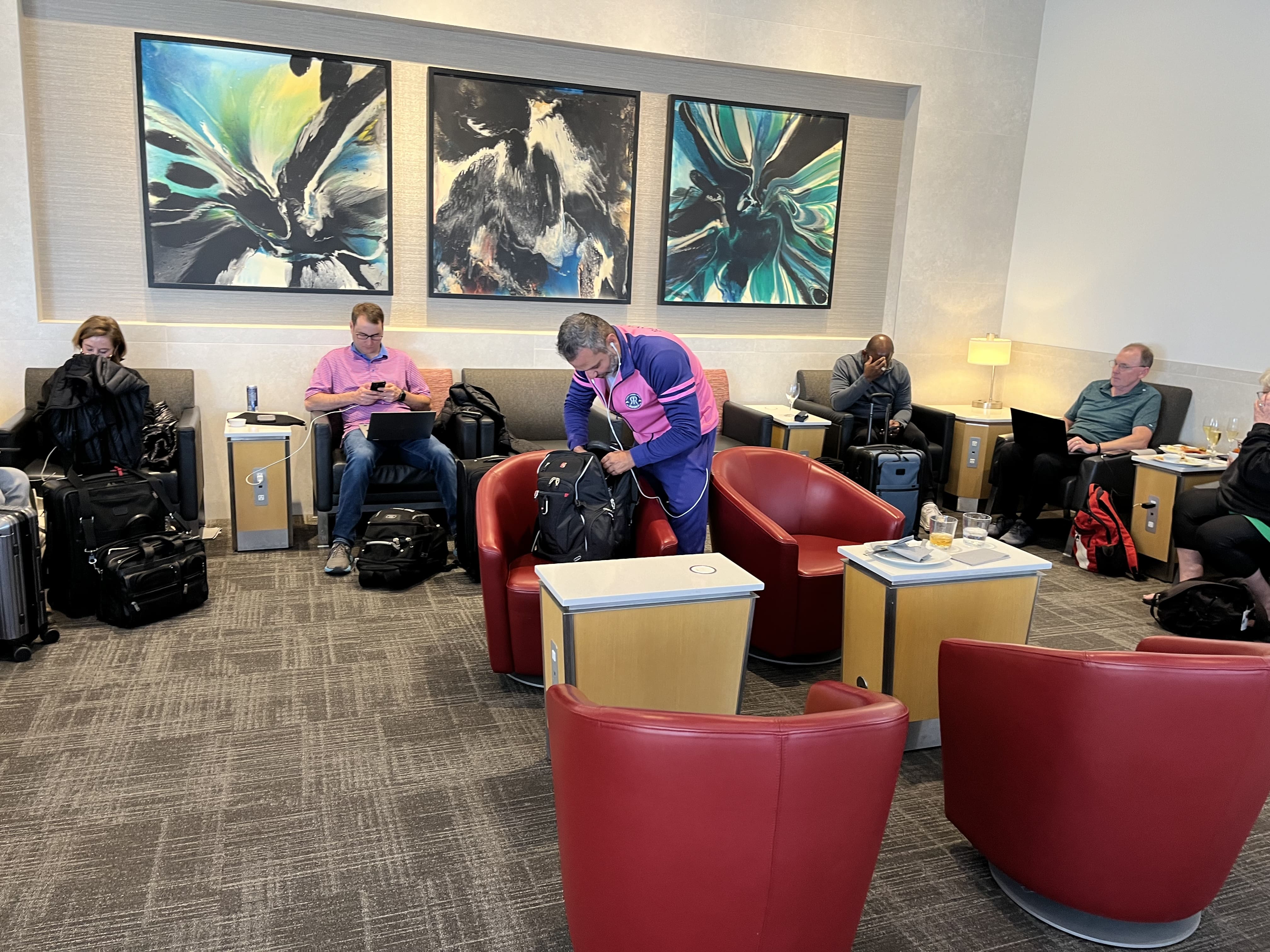 Neil Scrivener reviews the American Airlines Flagship Lounge in Dallas Forth Worth Airport (DFW) at D-Gates.