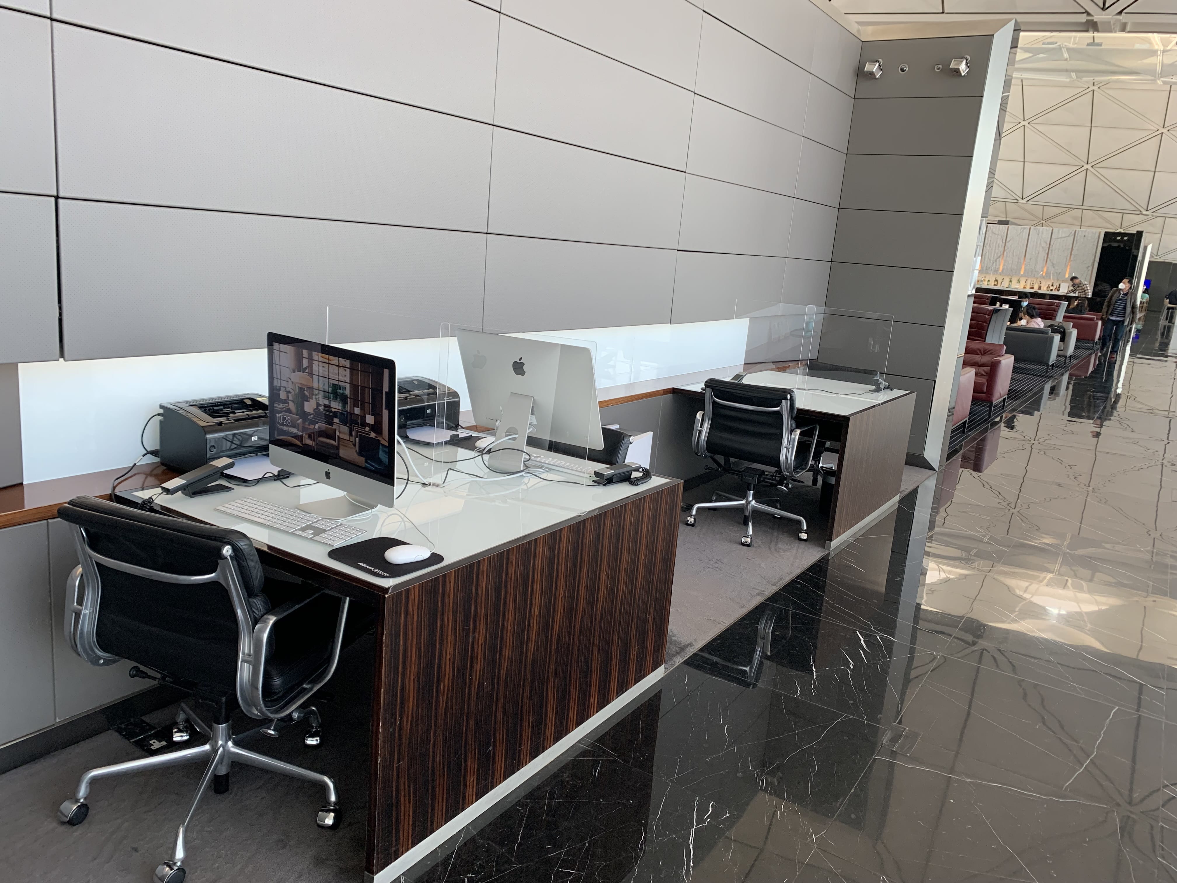 Neil Scrivener reviews Cathay Pacific's The Wing, First Lounge in Hong Kong International Airport, accessed via OneWorld Emerald status. 