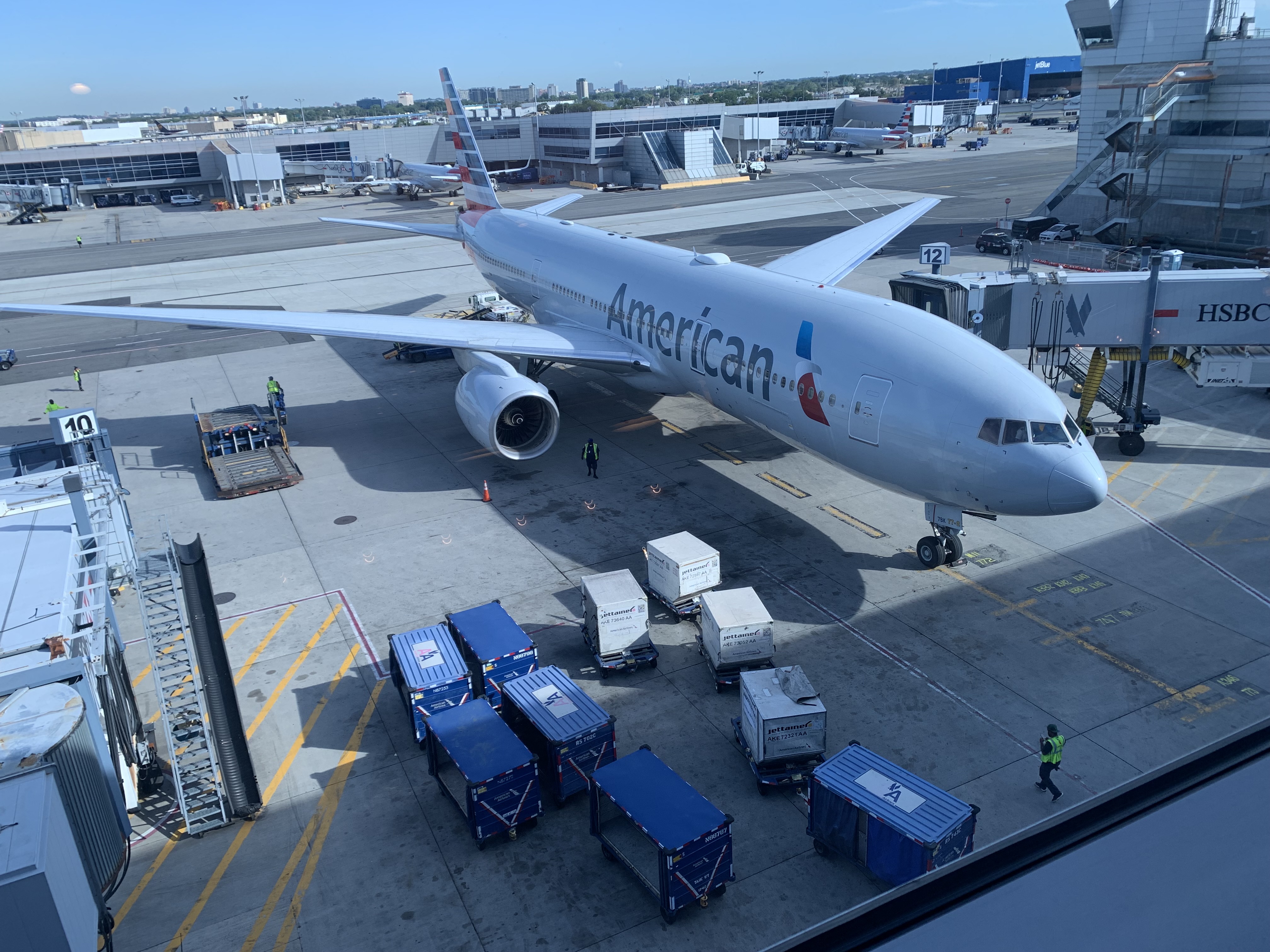 Neil Scrivener reviews American Airlines Flagship Business from Charlotte (NC) to London Heathrow on AA732 (CLT to LHR), on the Boeing 777-200. 