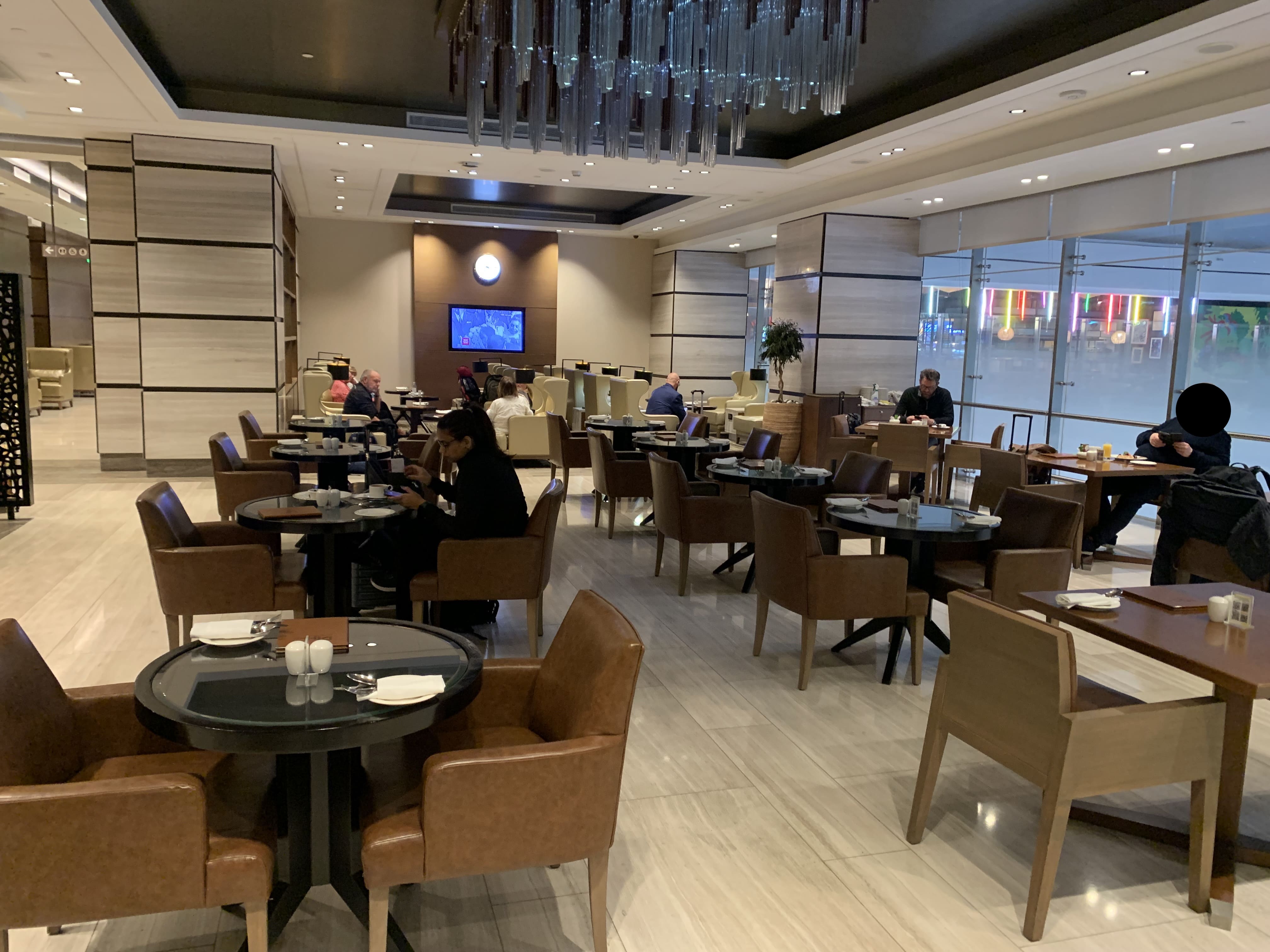 Neil Scrivener reviews the Ahlan First Class Lounge in Dubai's (DXB) Terminal 3/Concourse D. Access includes American Express Platinum Card. 