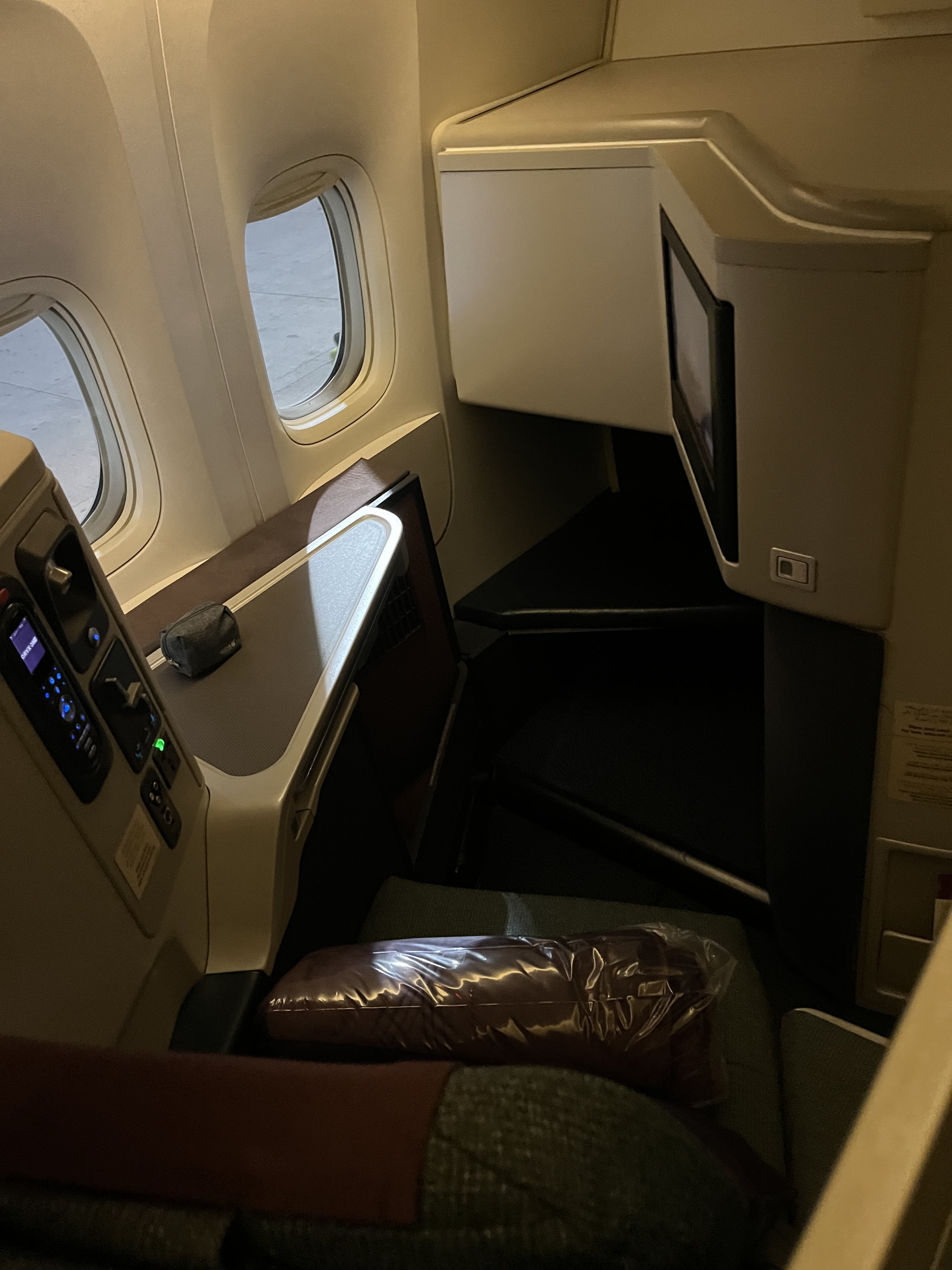 Neil Scrivener reviews Qatar Airways Hong Kong to Doha QR815 in Business Class on the Boeing 777. 