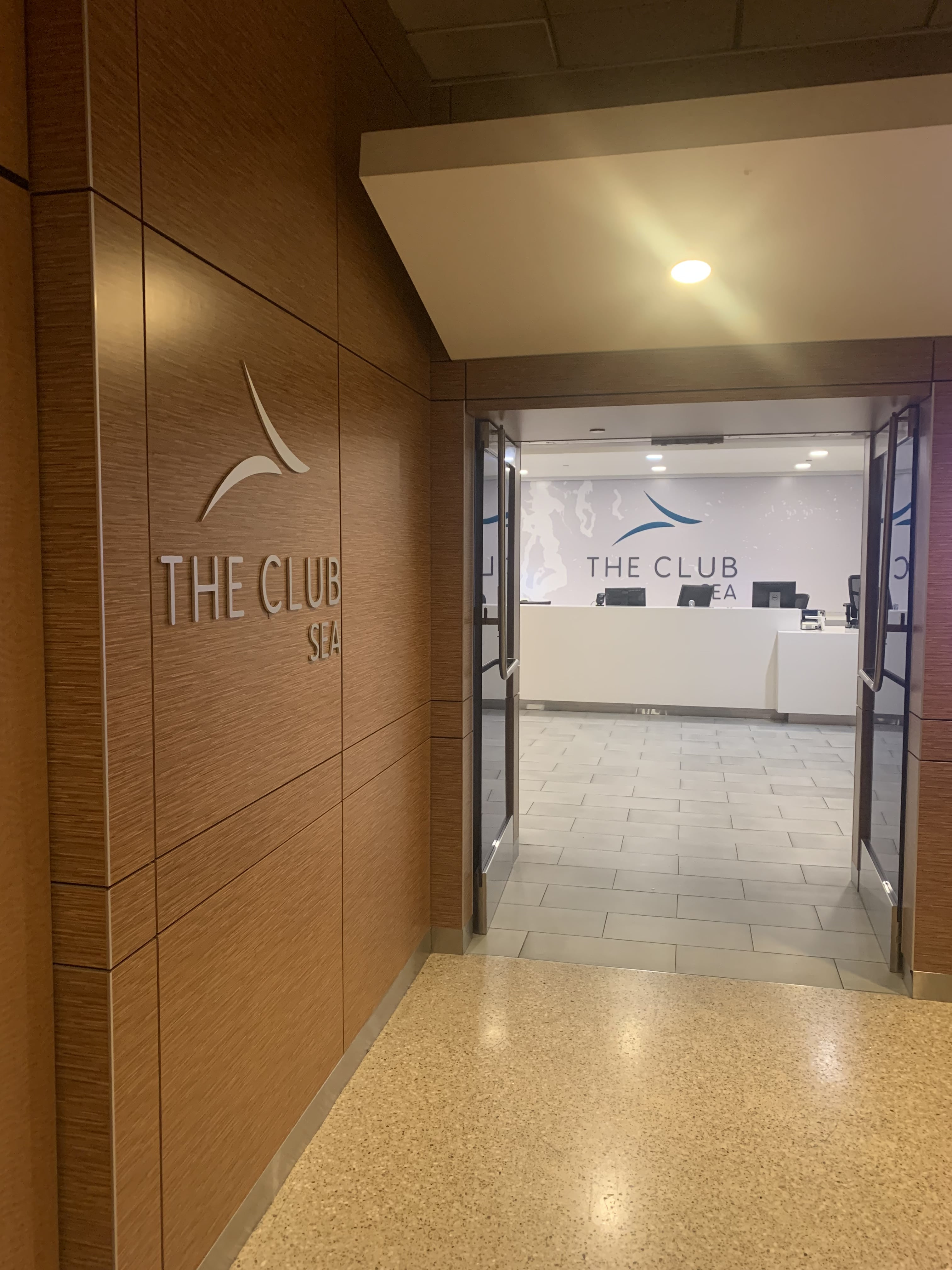 Neil Scrivener reviews The Club lounge in Seattle at S-Gates, the International Terminal (SEA); accessed via Priority Pass. 