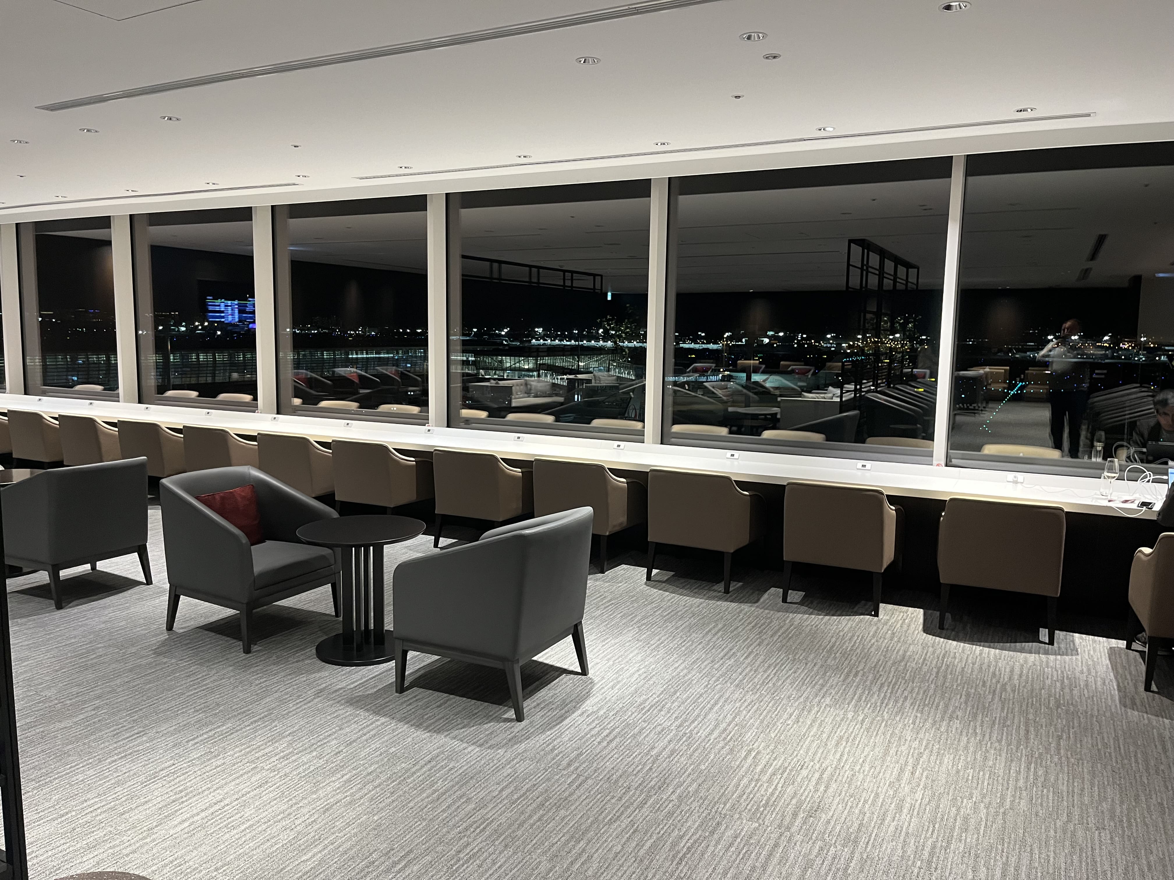 Neil Scrivener reviews the JAL First Lounge in Terminal 3 of Haneda's Tokyo Airport. 