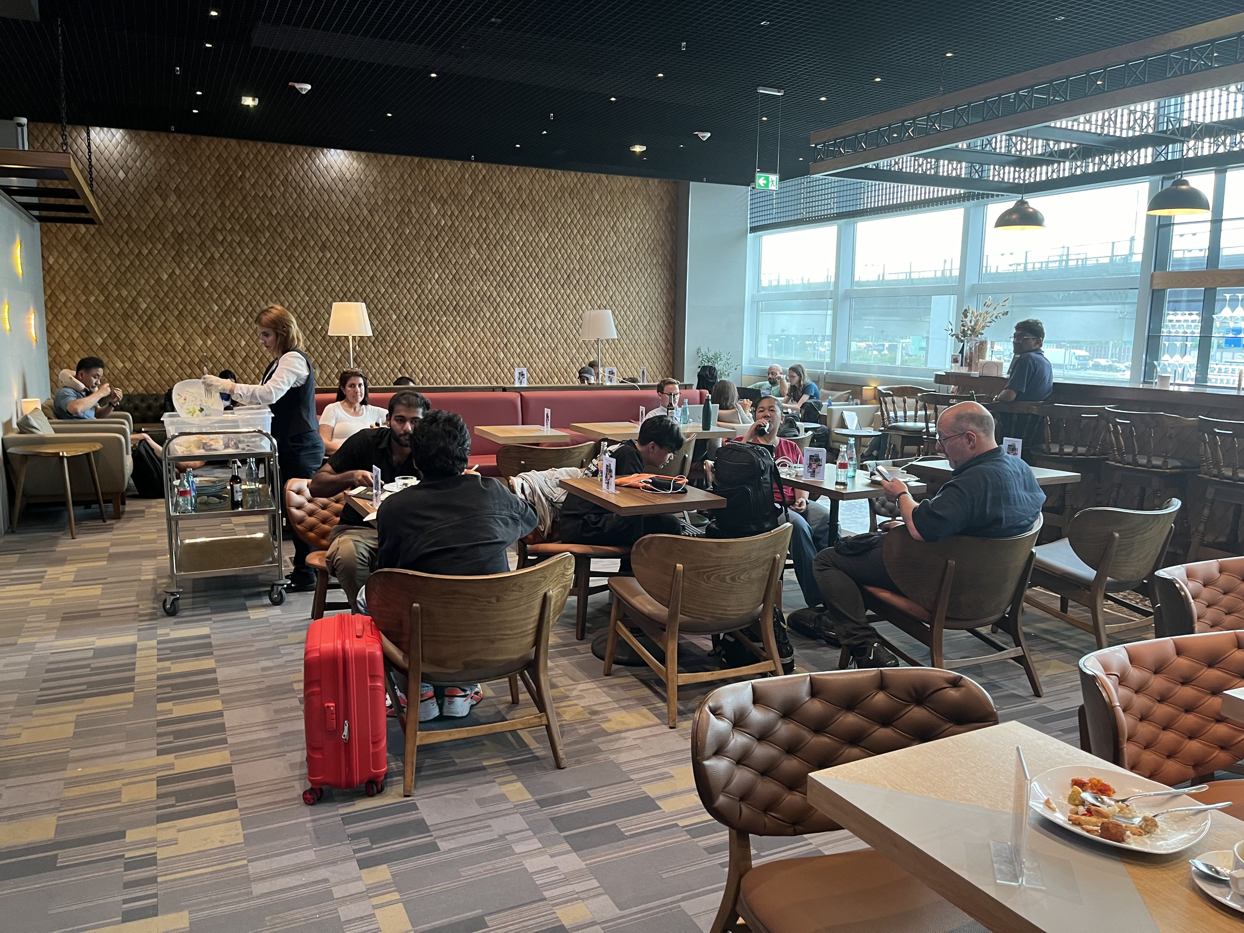 Neil Scrivener reviews the Primeclass Priority Lounge in Frankfurt Airport (FRA), also available to American Express Platinum Card members.