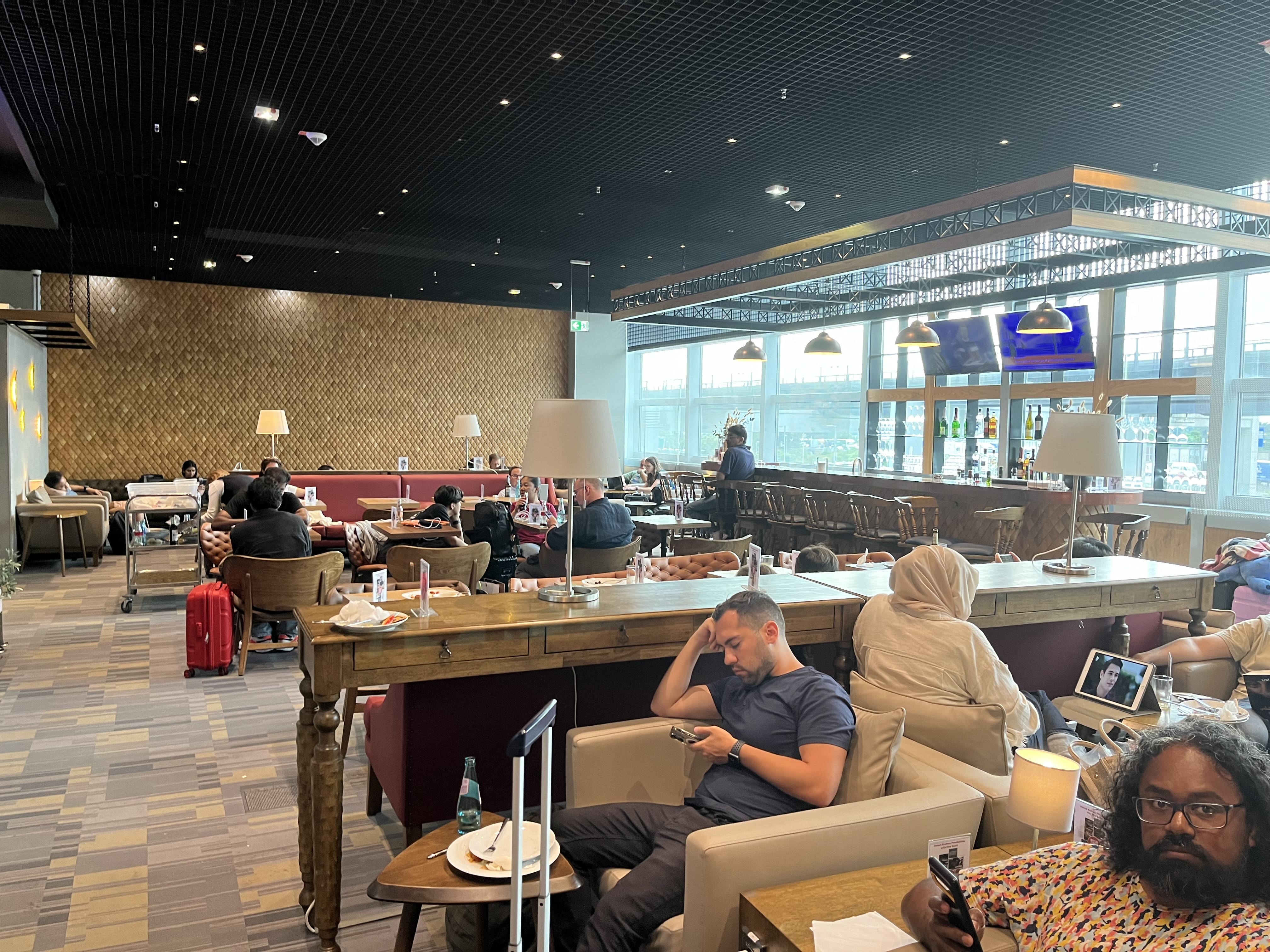 Neil Scrivener reviews the Primeclass Priority Lounge in Frankfurt Airport (FRA), also available to American Express Platinum Card members.