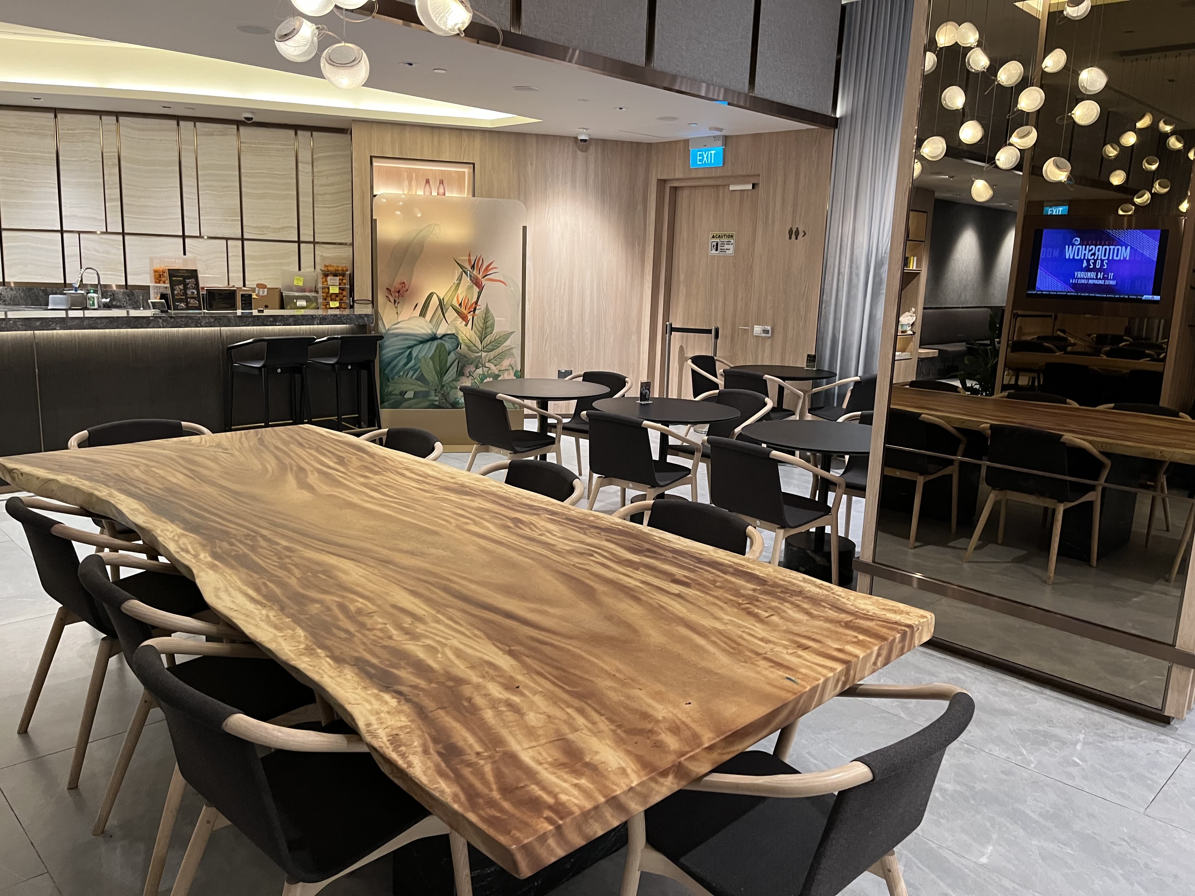 Neil Scrivener reviews the Changi Lounge in Singapore Airport's Jewel, on land side - with Priority Pass access. 