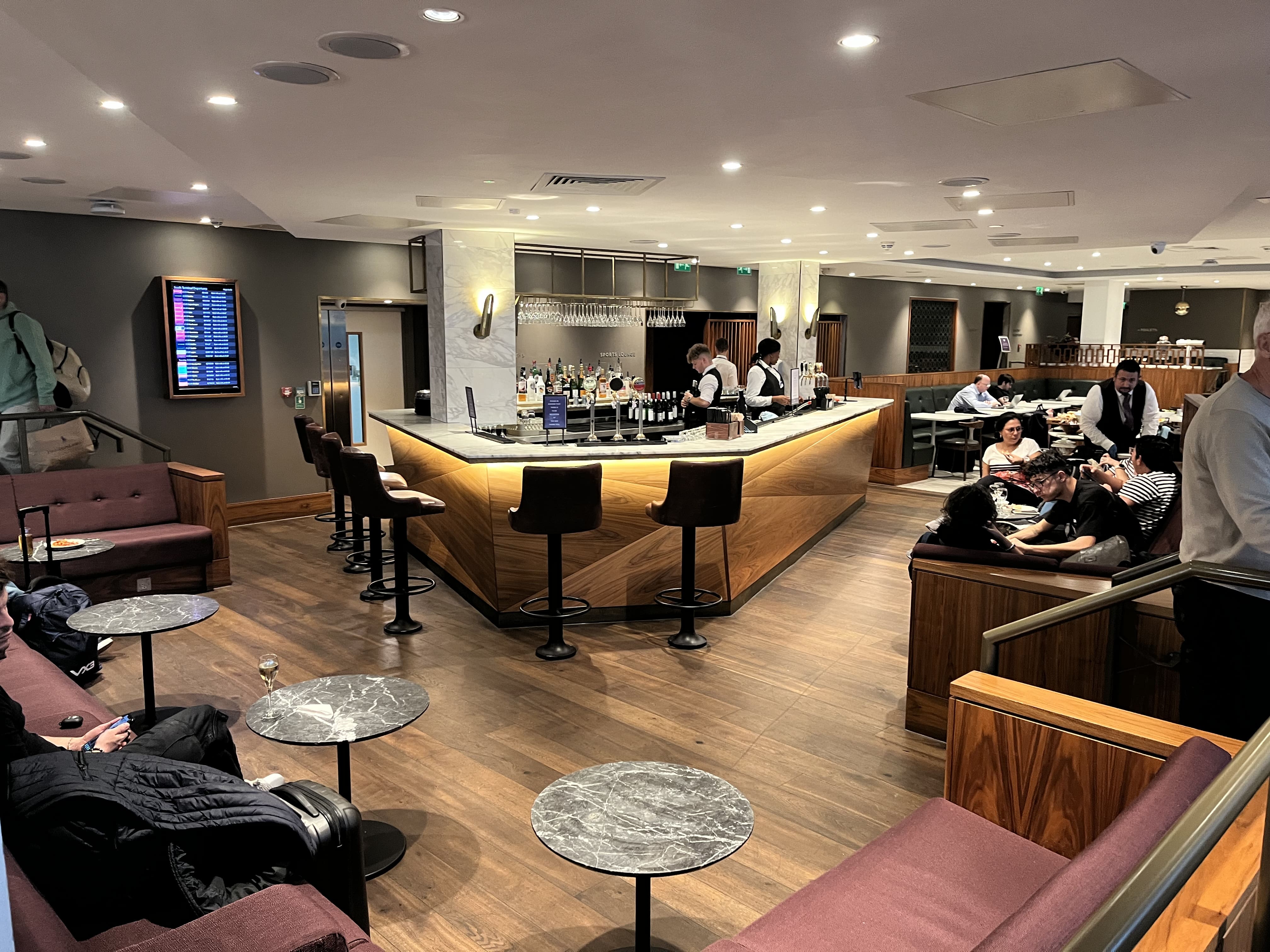 Neil Scrivener reviews the No1 Lounge in Gatwick's Airport, accessed via Priority Pass. 