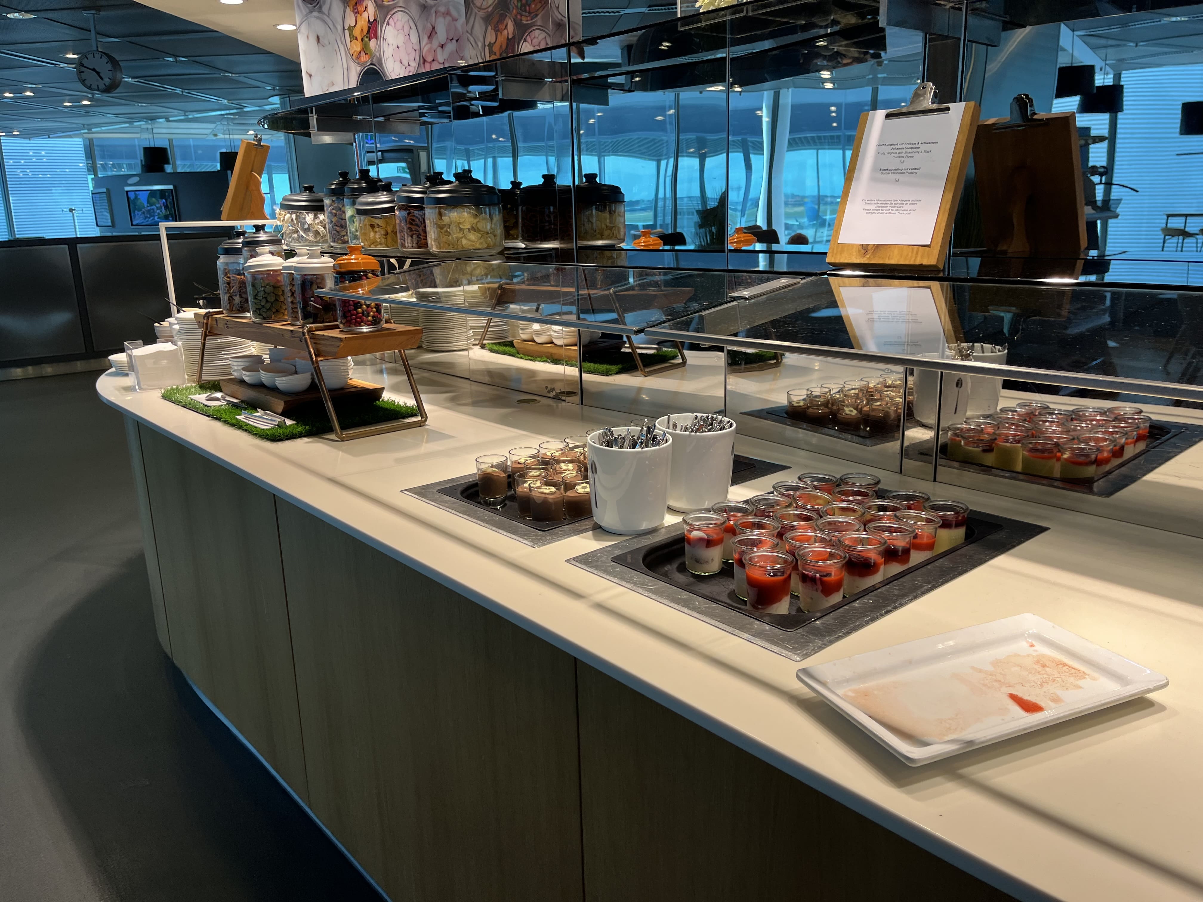 Neil Scrivener reviews the Lufthansa Business Class Lounge by Gate B24 in Frankfurt's Airport (FRA).